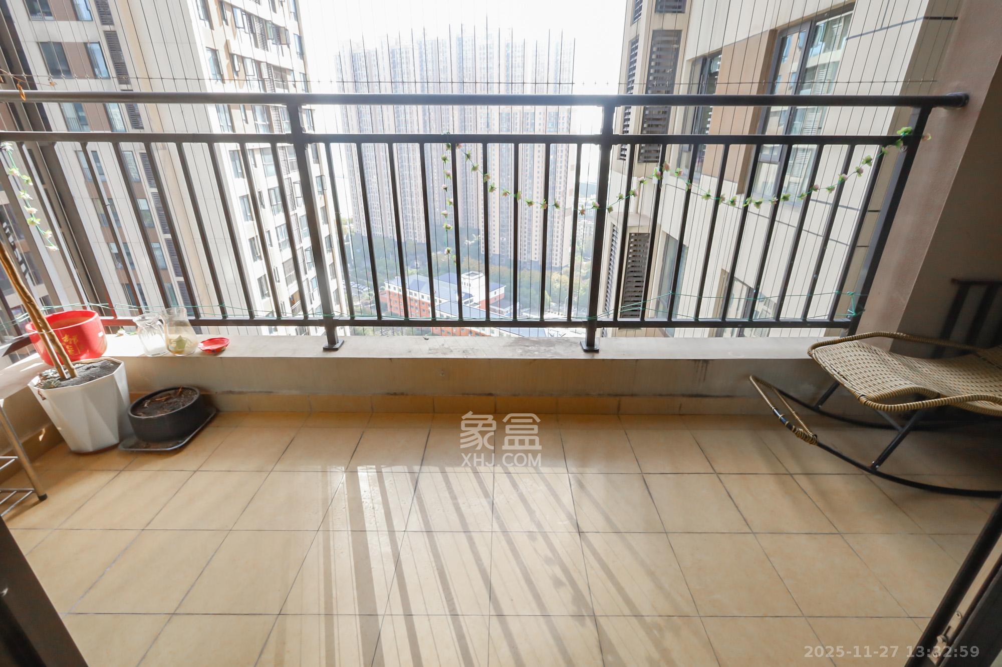 万科里金域国际 4室2厅2卫 249.0万 万科里金域国际 4室2厅2卫 249.0万阳台