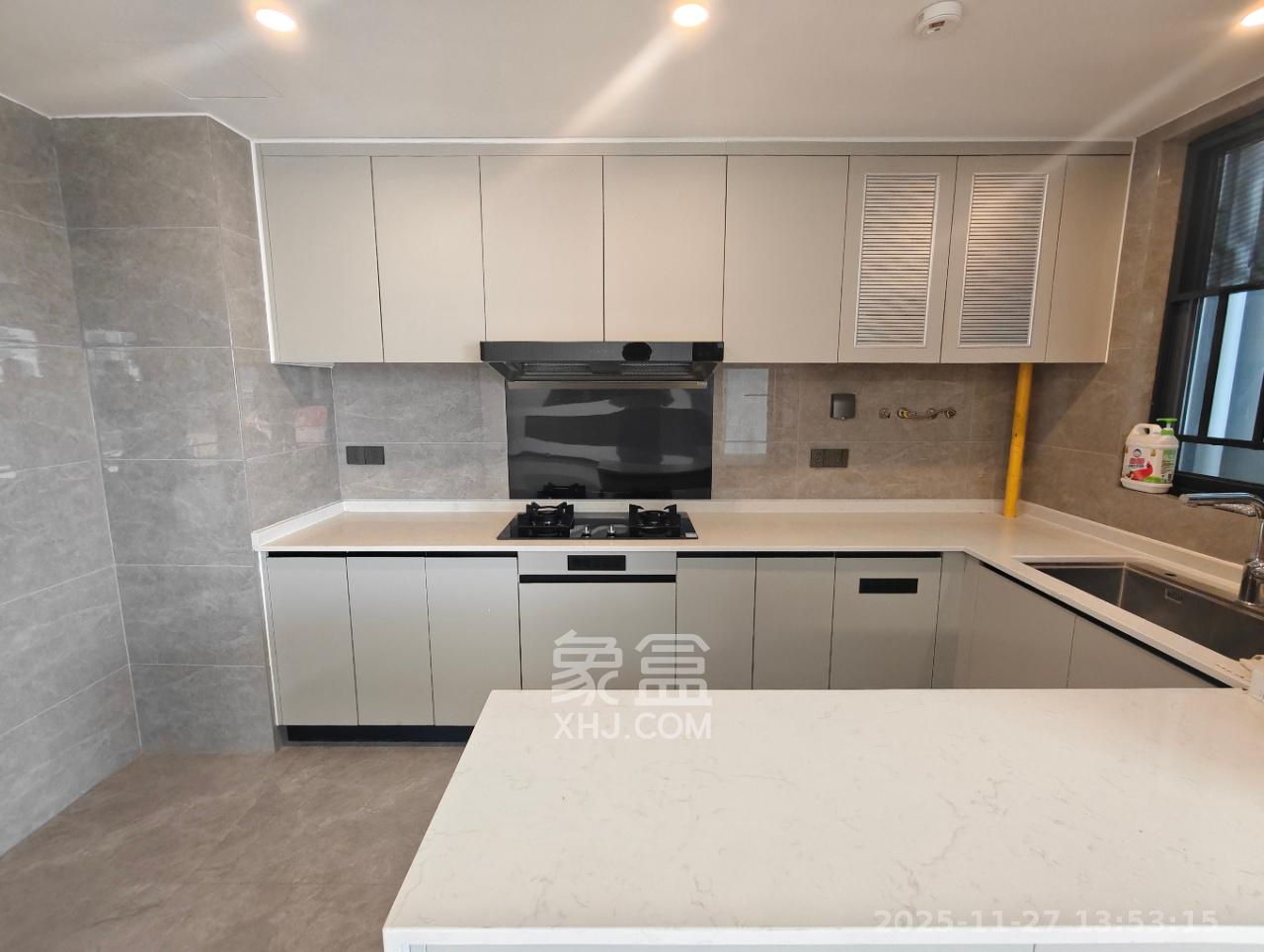 轨道万科悦府  4室2厅2卫    4000.0元/月室内图