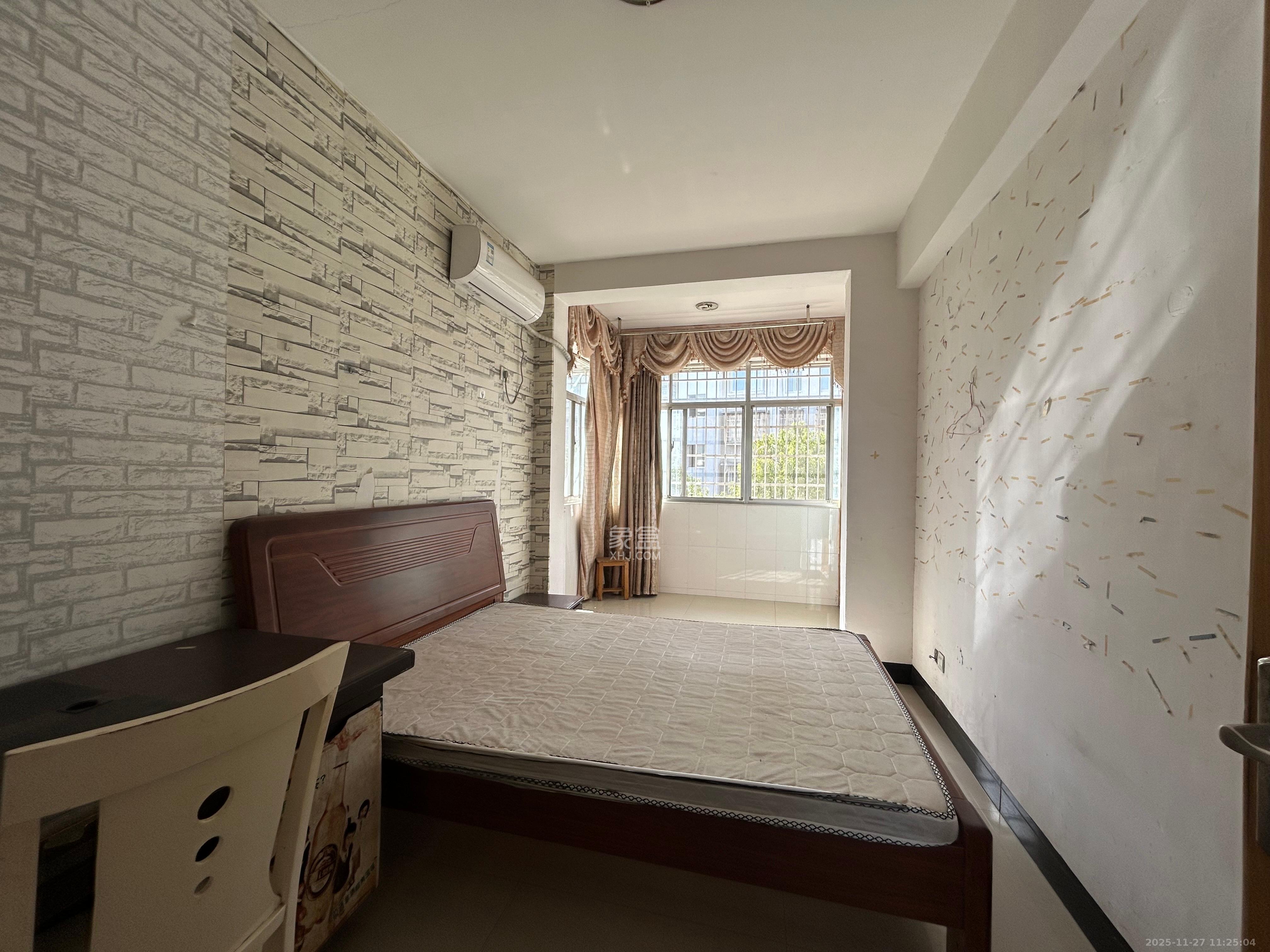 泉水塘小区  3室2厅1卫    1700.0元/月室内图