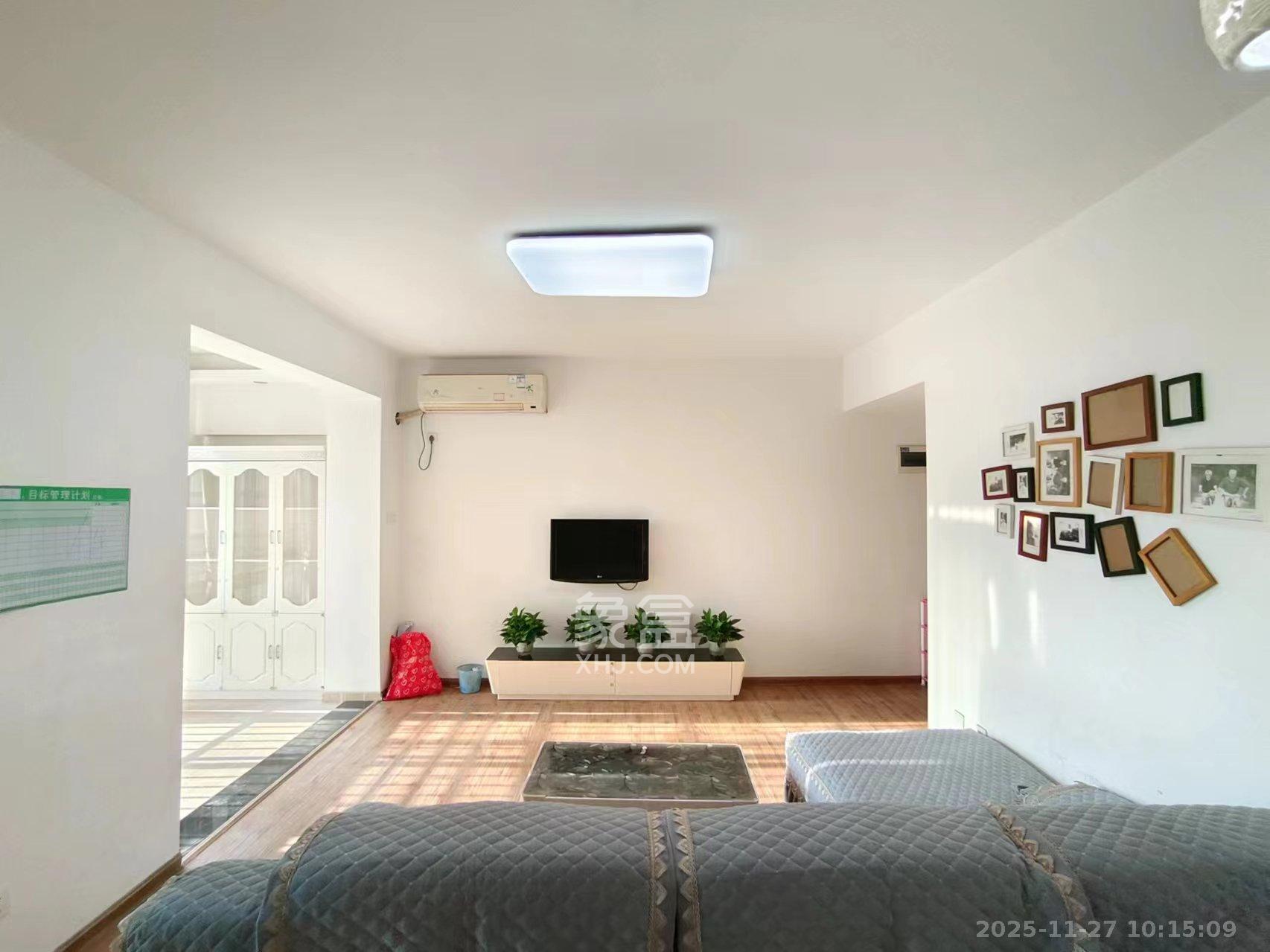 华城广场 2室1厅1卫 2300.0元/月 华城广场 2室1厅1卫 2300.0元/月室内图