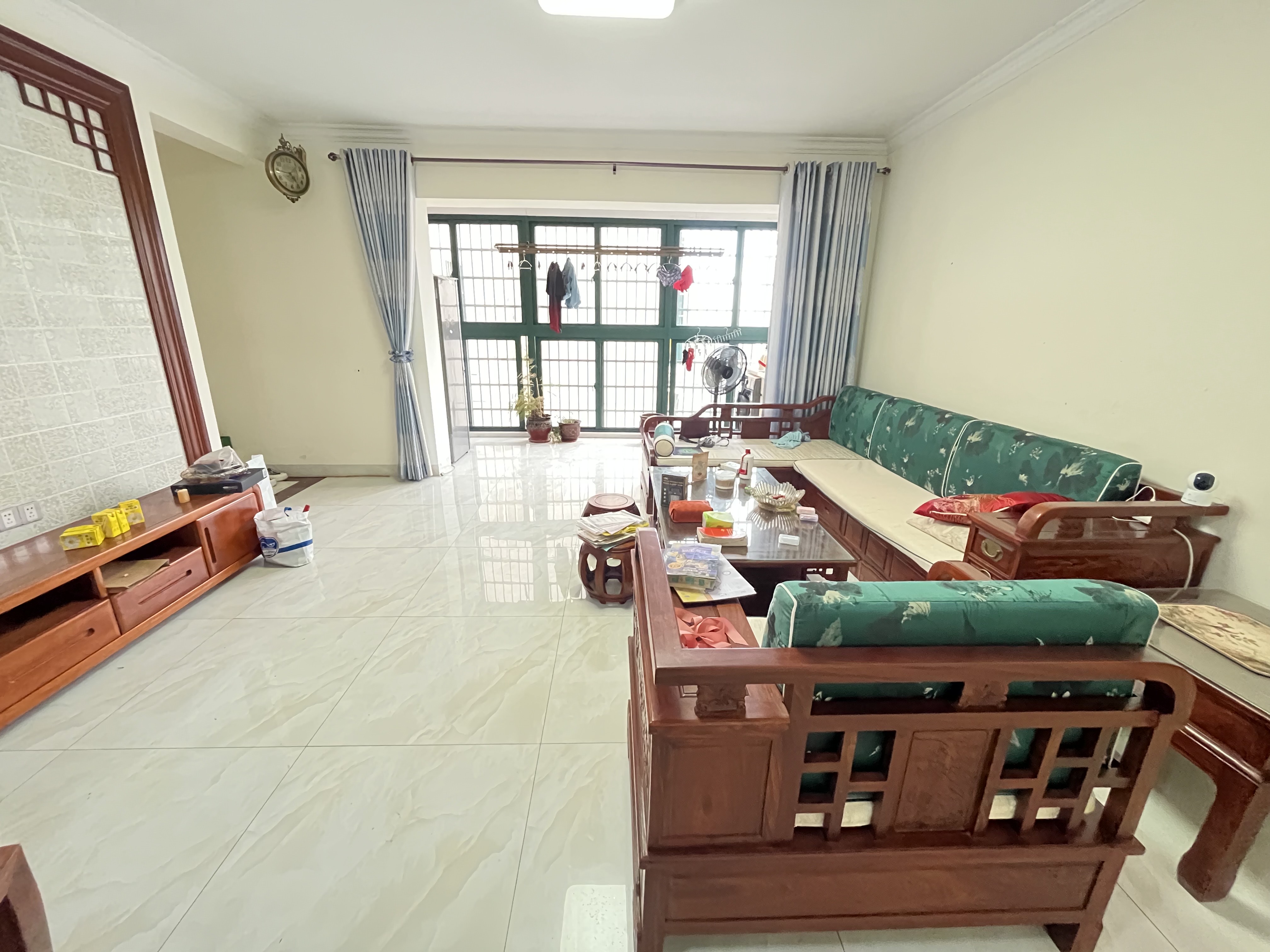 景观花园 3室2厅1卫 2500.0元/月 景观花园 3室2厅1卫 2500.0元/月室内图