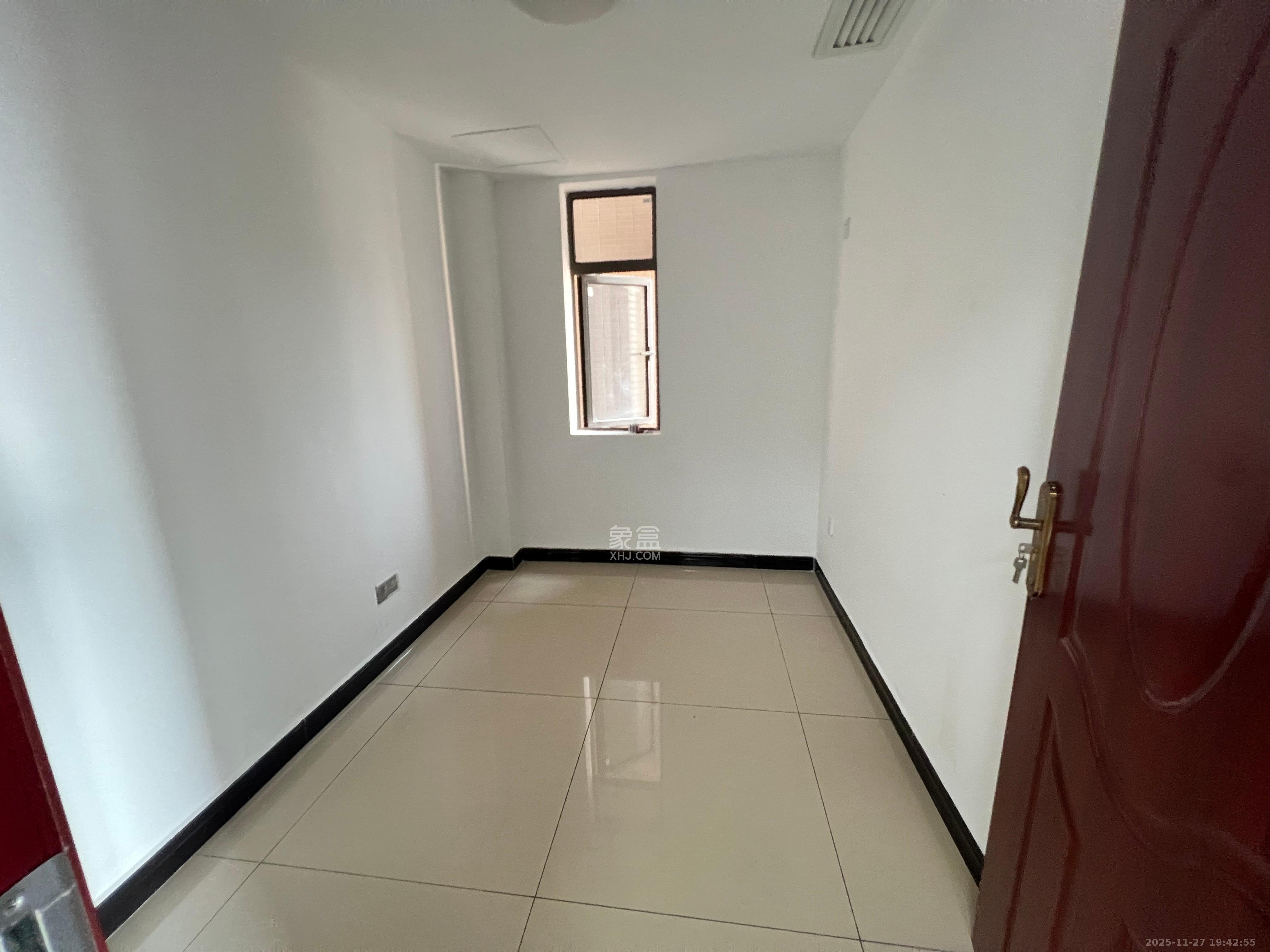 华晨国际公馆 3室2厅1卫 3200.0元/月 华晨国际公馆 3室2厅1卫 3200.0元/月室内图