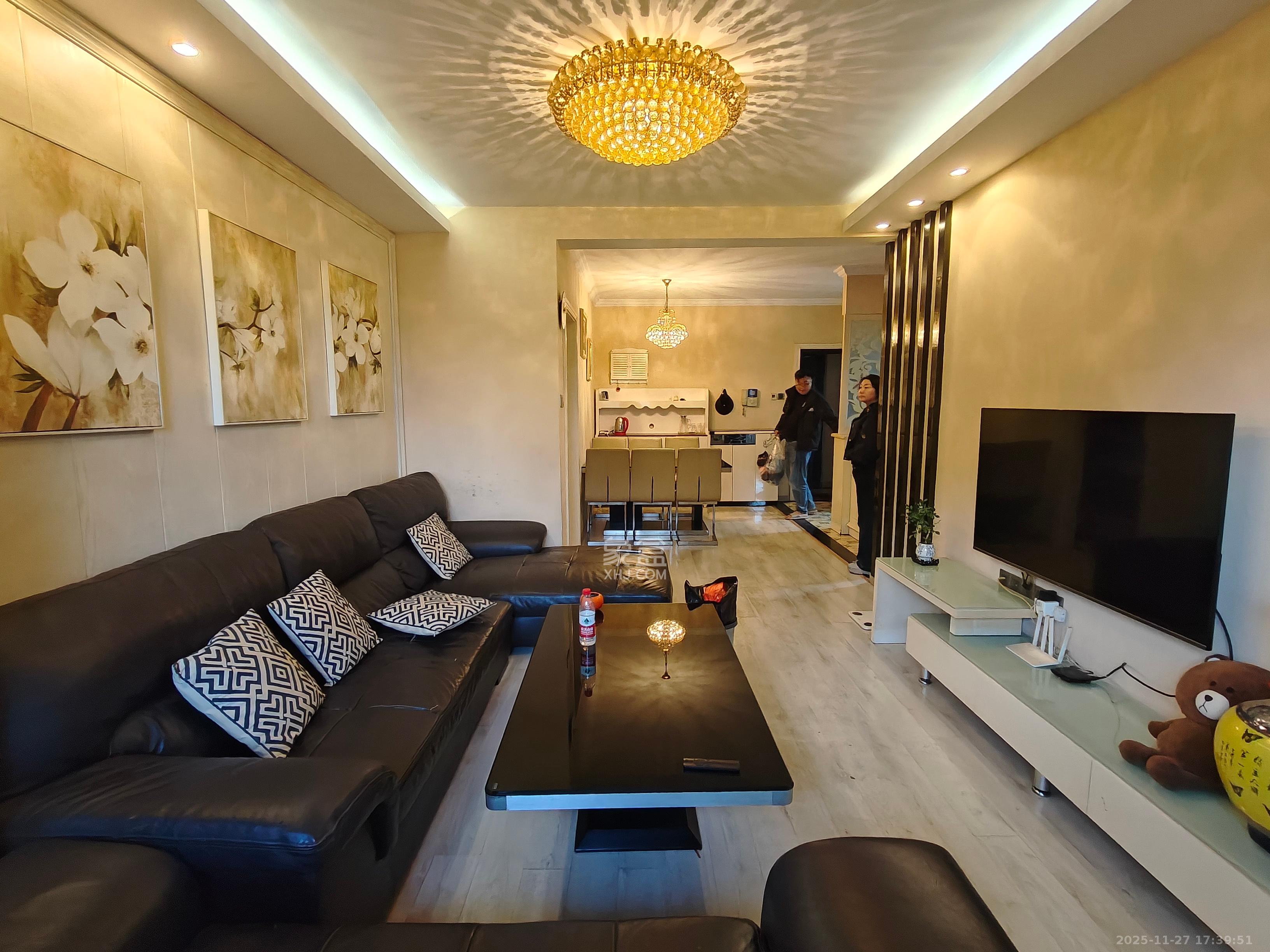 三一街区  2室2厅1卫    1800.0元/月室内图