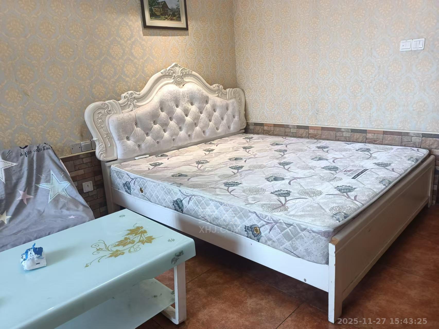 中央商业广场 1室1厅1卫 1100.0元/月 中央商业广场 1室1厅1卫 1100.0元/月室内图