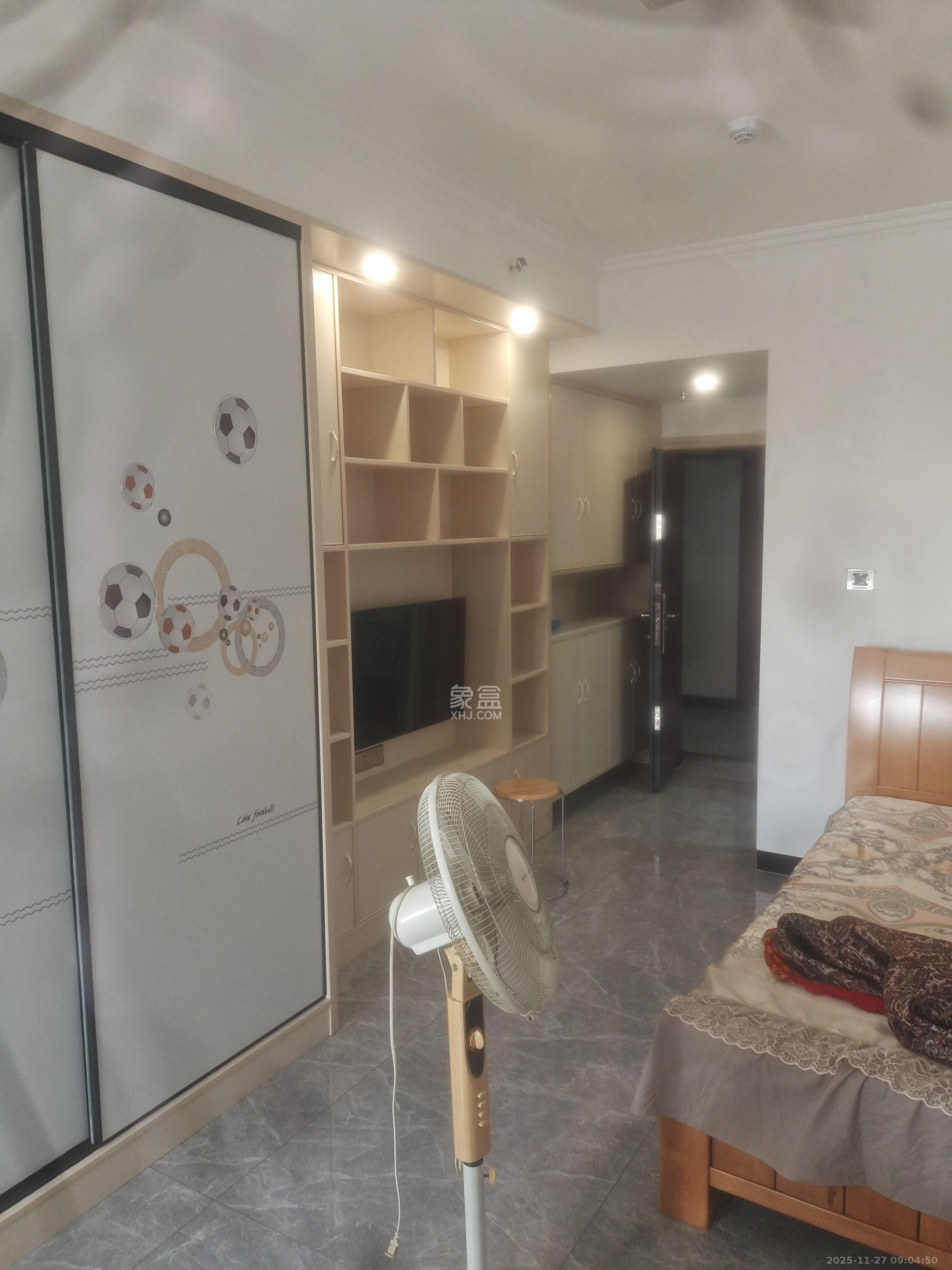 国泰九龙湾  1室0厅0卫    1300.0元/月