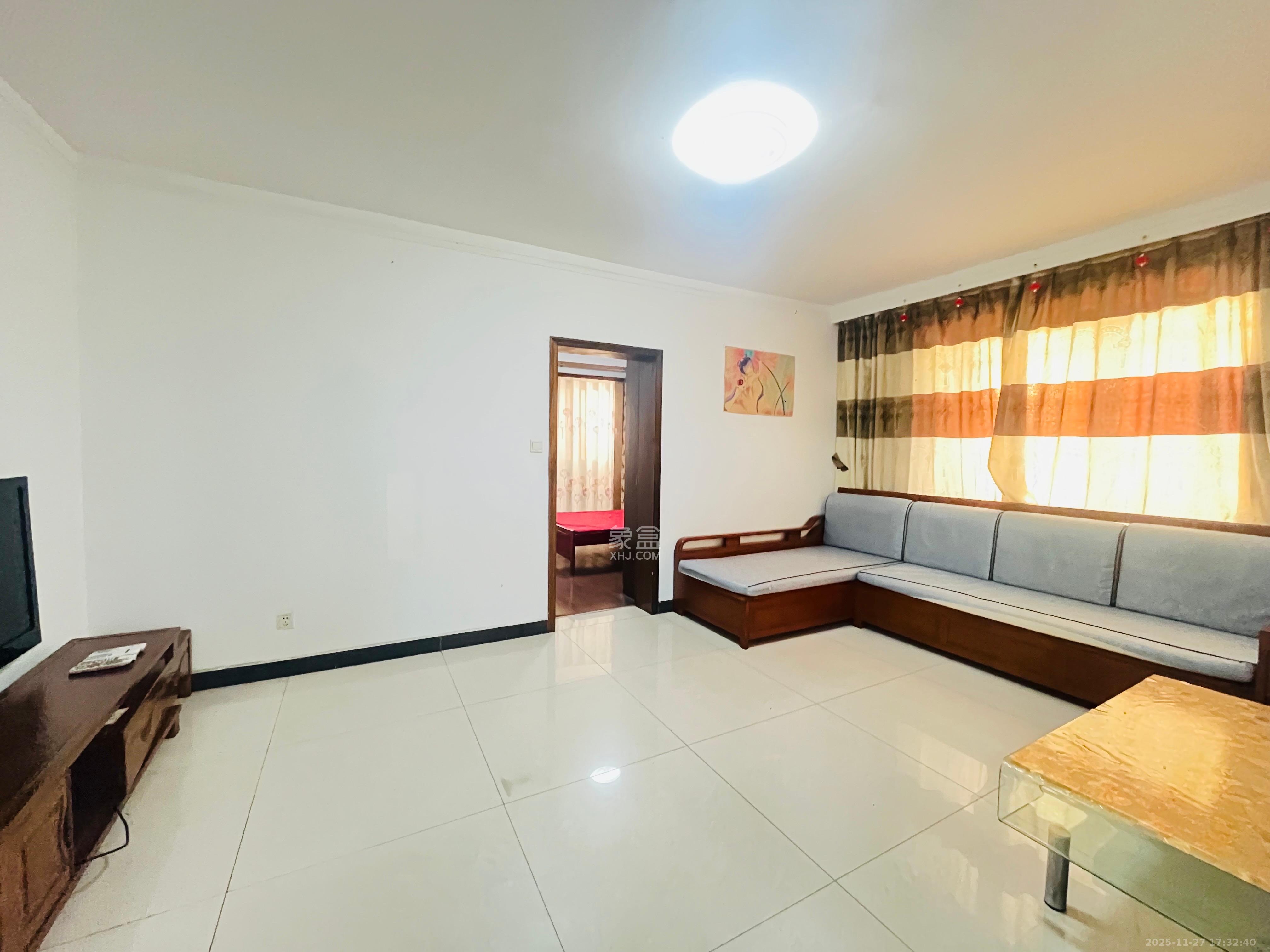 陡岭社区 2室1厅1卫 1600.0元/月 陡岭社区 2室1厅1卫 1600.0元/月室内图