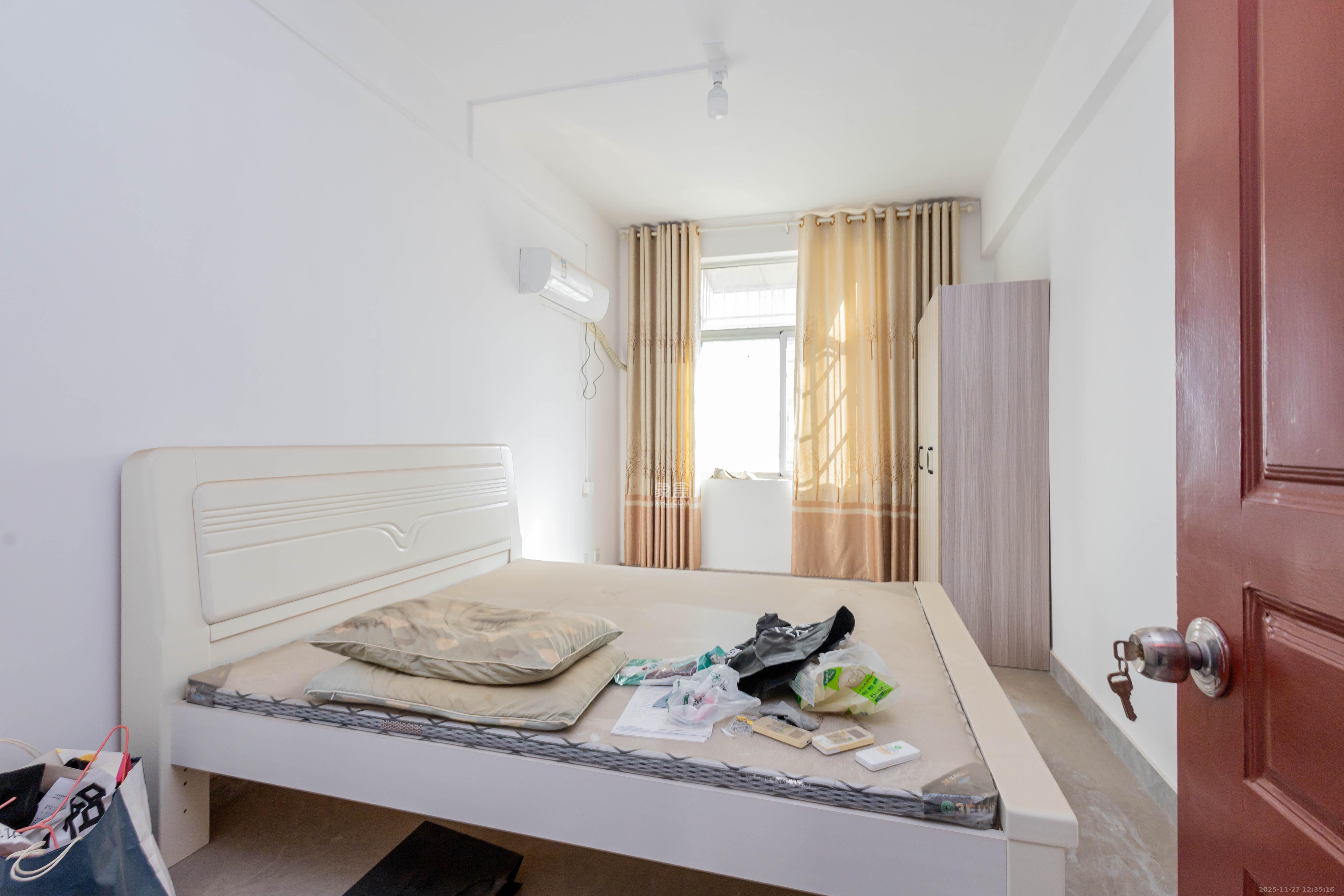 泉塘小区 3室2厅2卫 55.0万 泉塘小区 3室2厅2卫 55.0万卧室