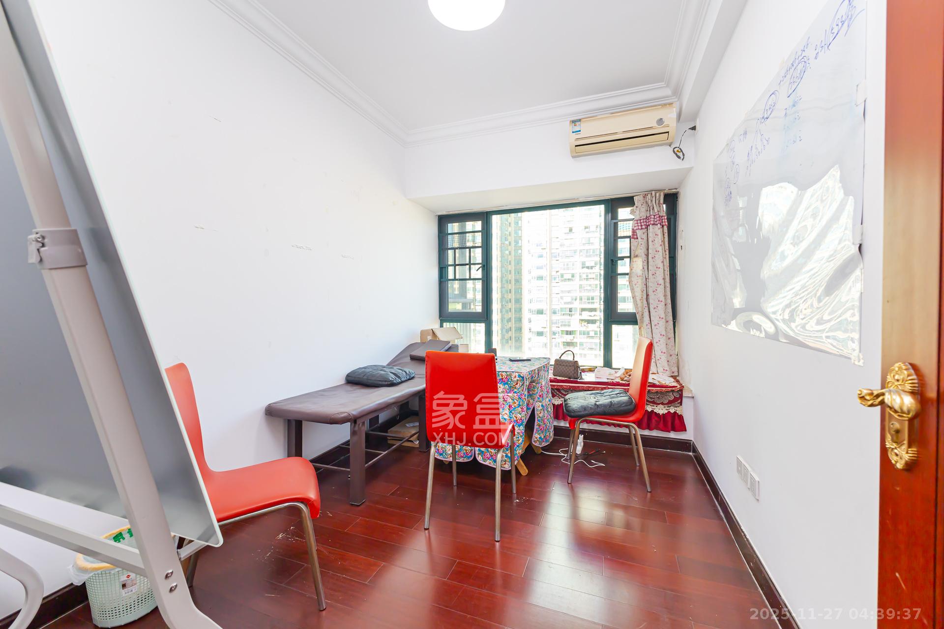 恒大名都  3室2厅2卫    55.0万卧室