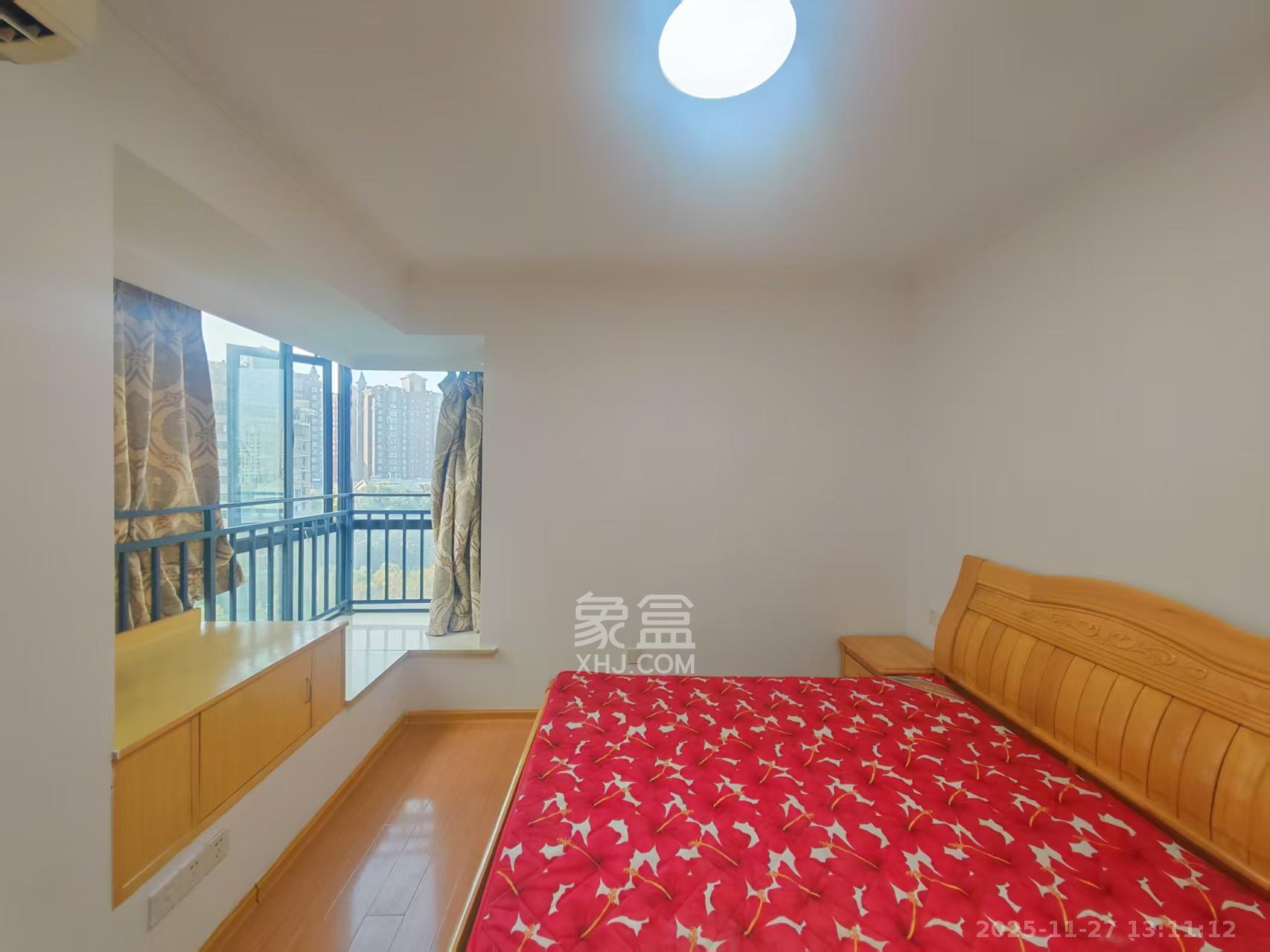 湘府9号  2室2厅1卫    2000.0元/月室内图