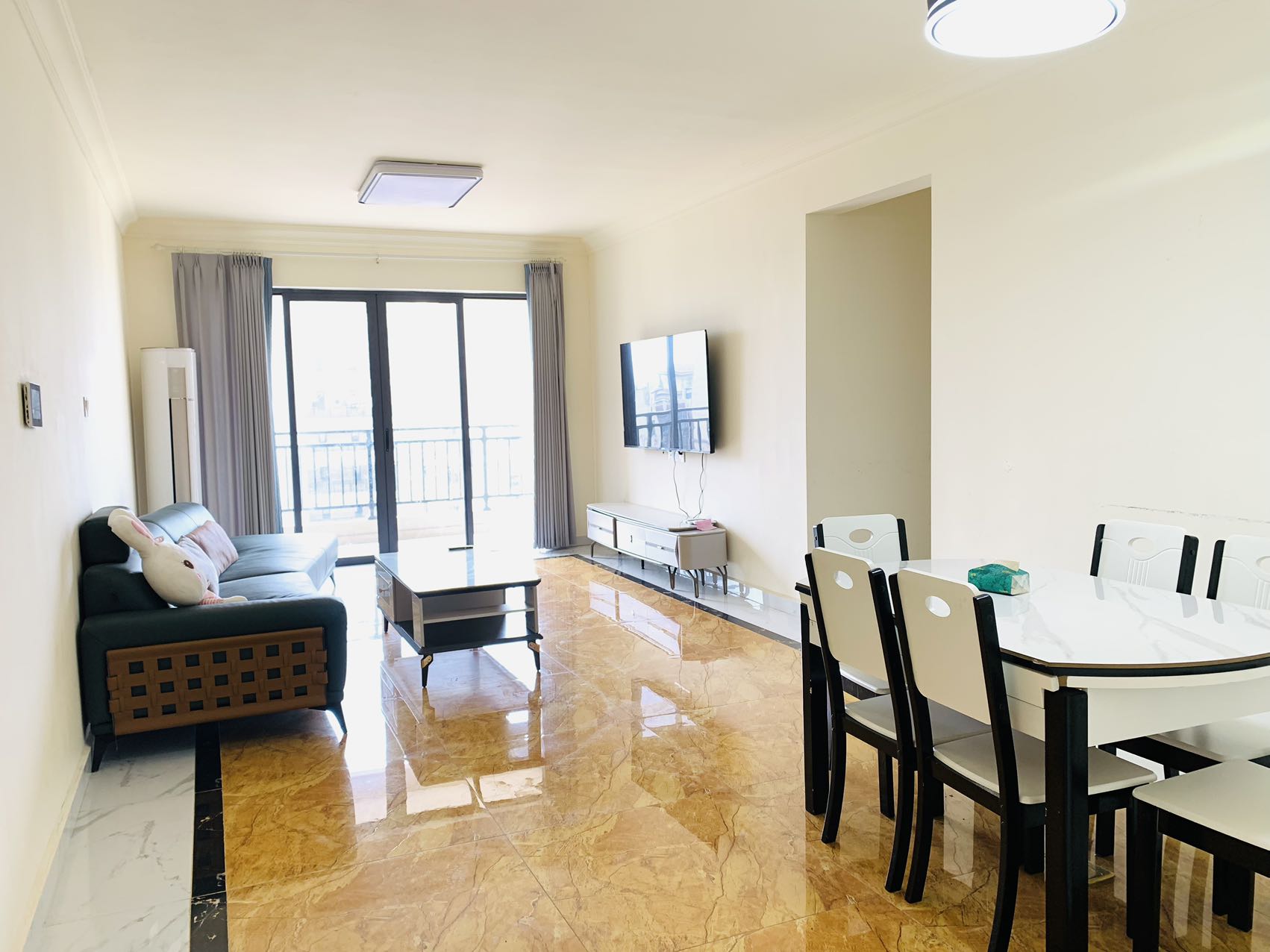 碧桂园梓山府 3室2厅2卫 2000.0元/月 碧桂园梓山府 3室2厅2卫 2000.0元/月室内图