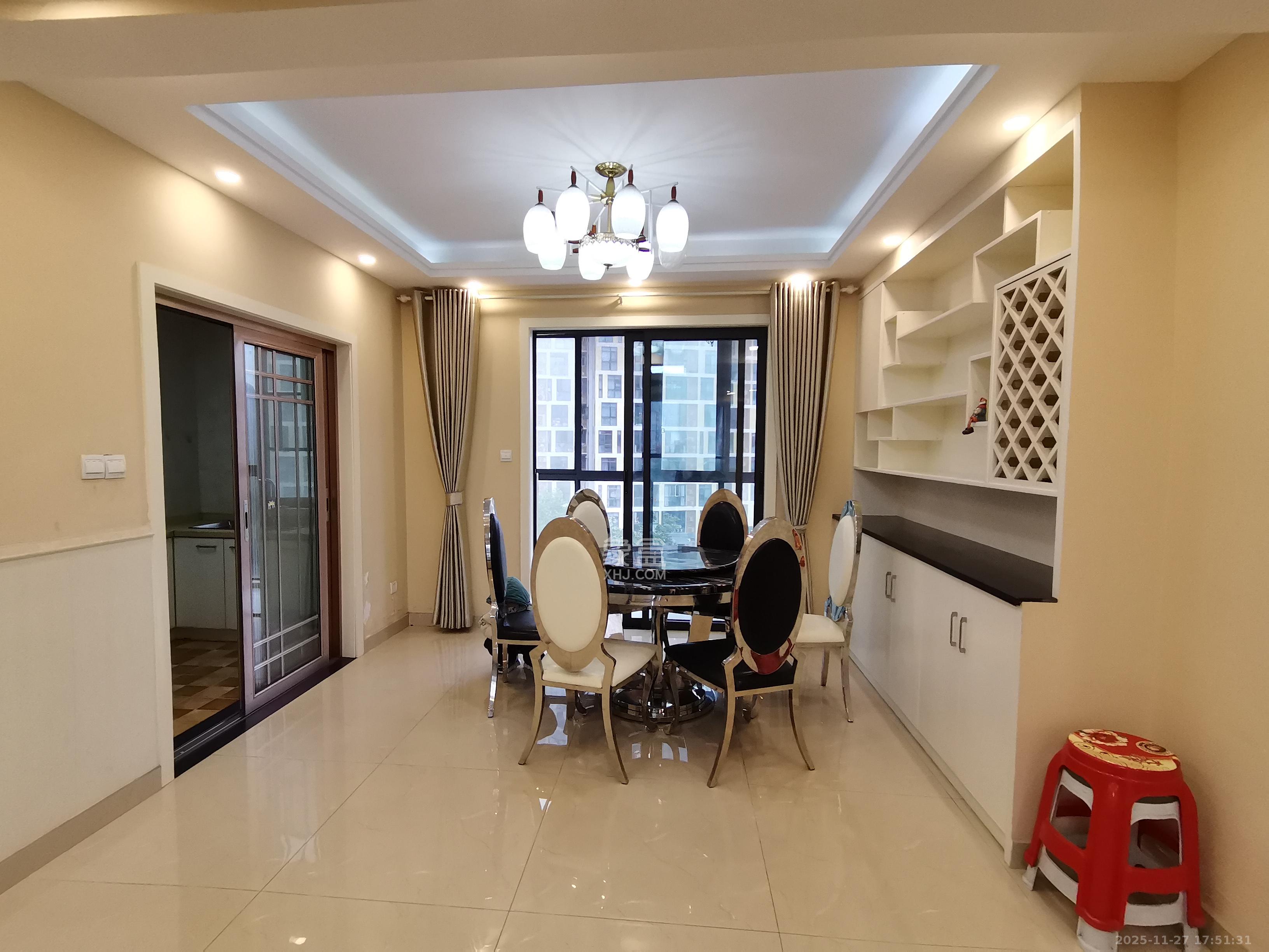 阳光100一期、四五期 1室2厅2卫 3500.0元/月 阳光100一期、四五期 1室2厅2卫 3500.0元/月室内图