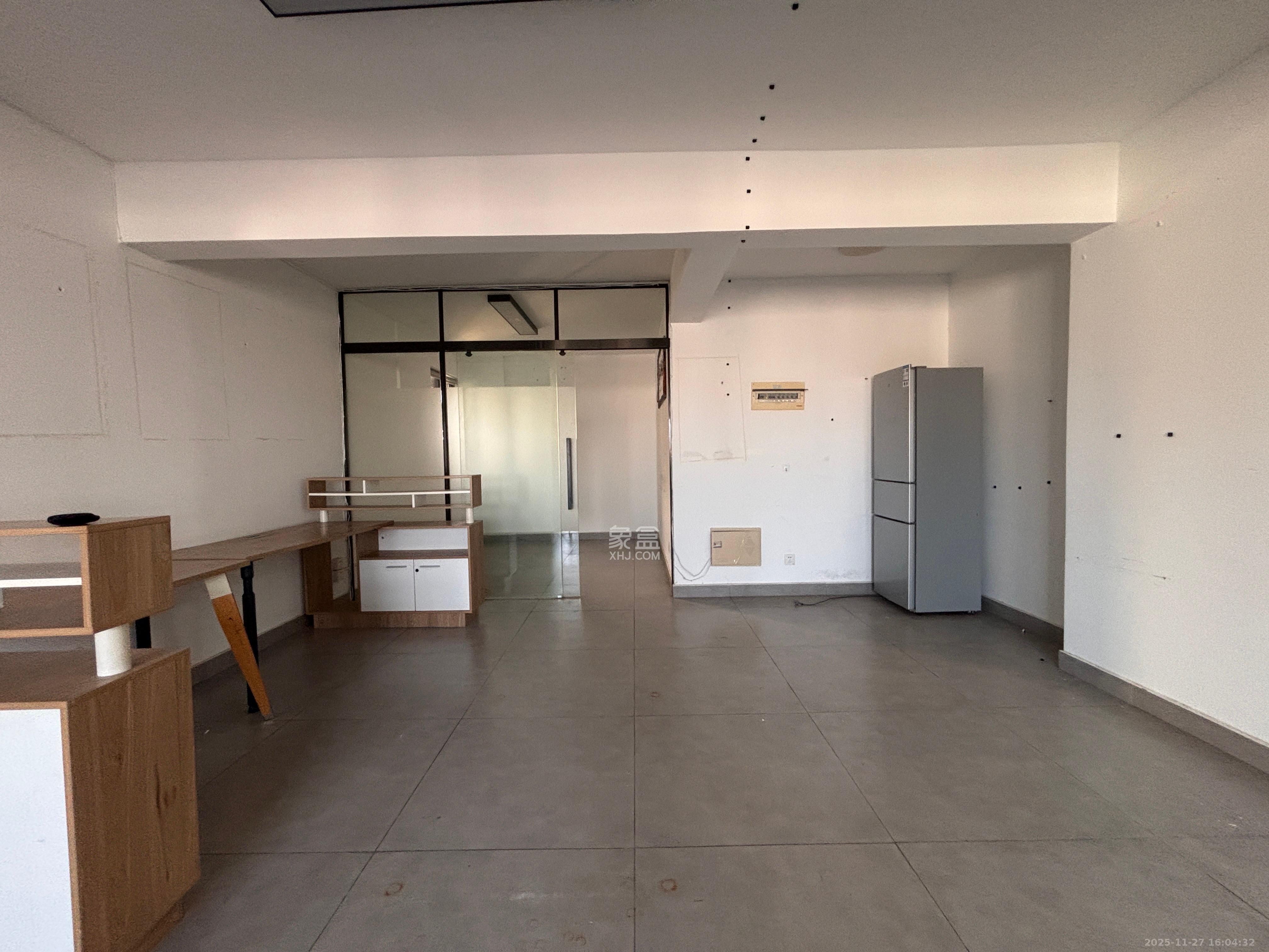 顺安大厦  3室2厅2卫    3500.0元/月