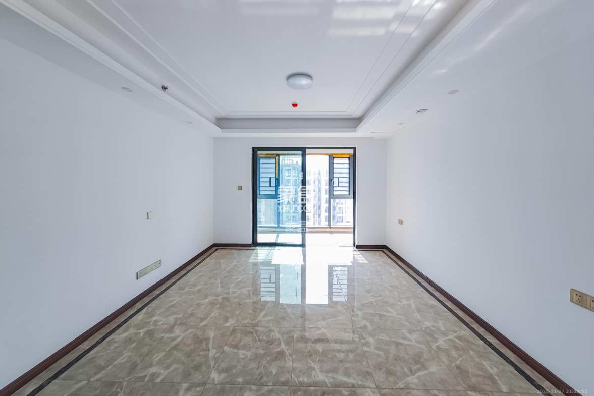 绿地长沙城际空间站(绿地新里佳苑) 4室2厅2卫 138.0万 绿地长沙城际空间站(绿地新里佳苑) 4室2厅2卫 138.0万客厅