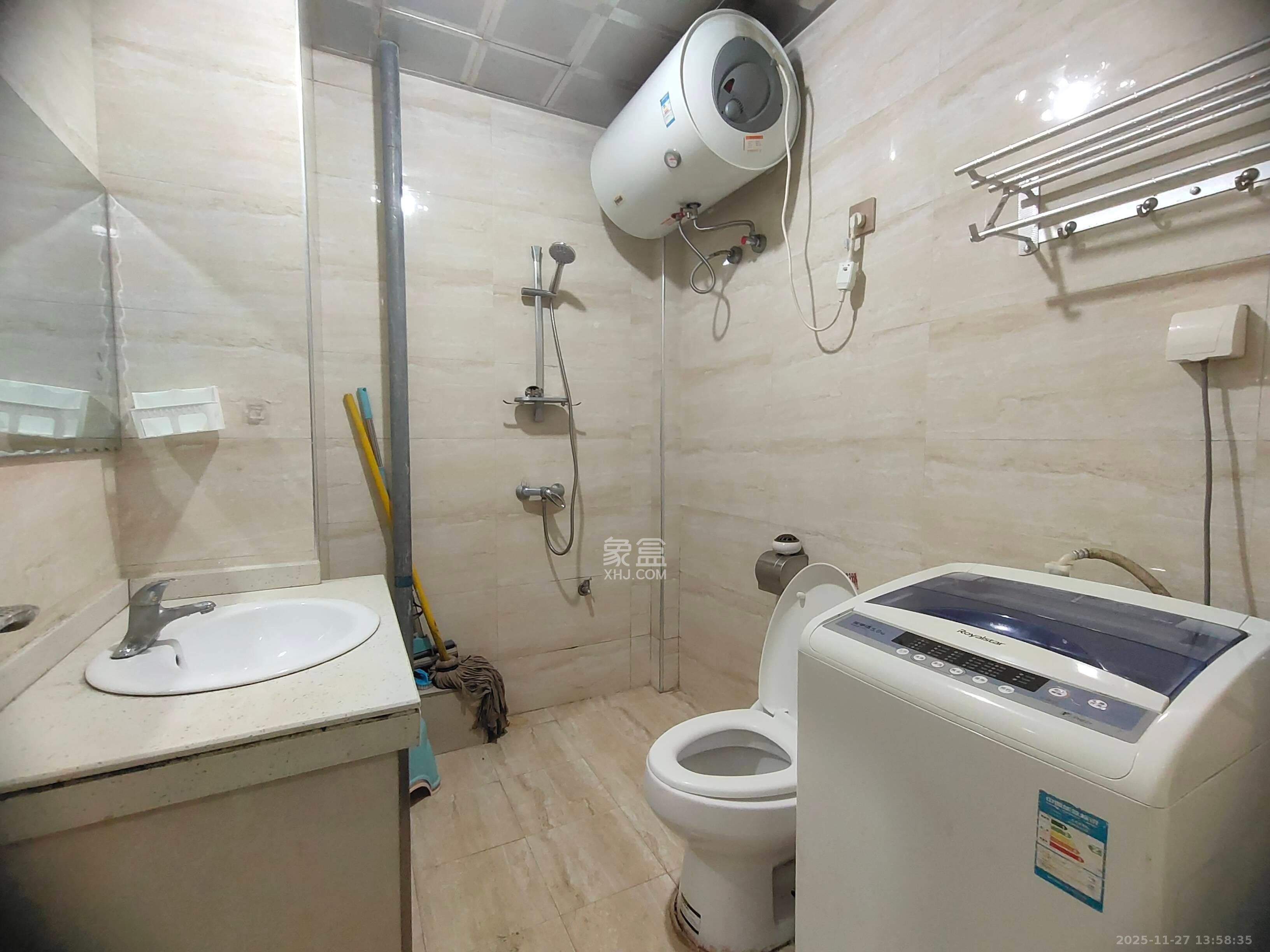 融圣国际 1室1厅1卫 1400.0元/月 融圣国际 1室1厅1卫 1400.0元/月室内图