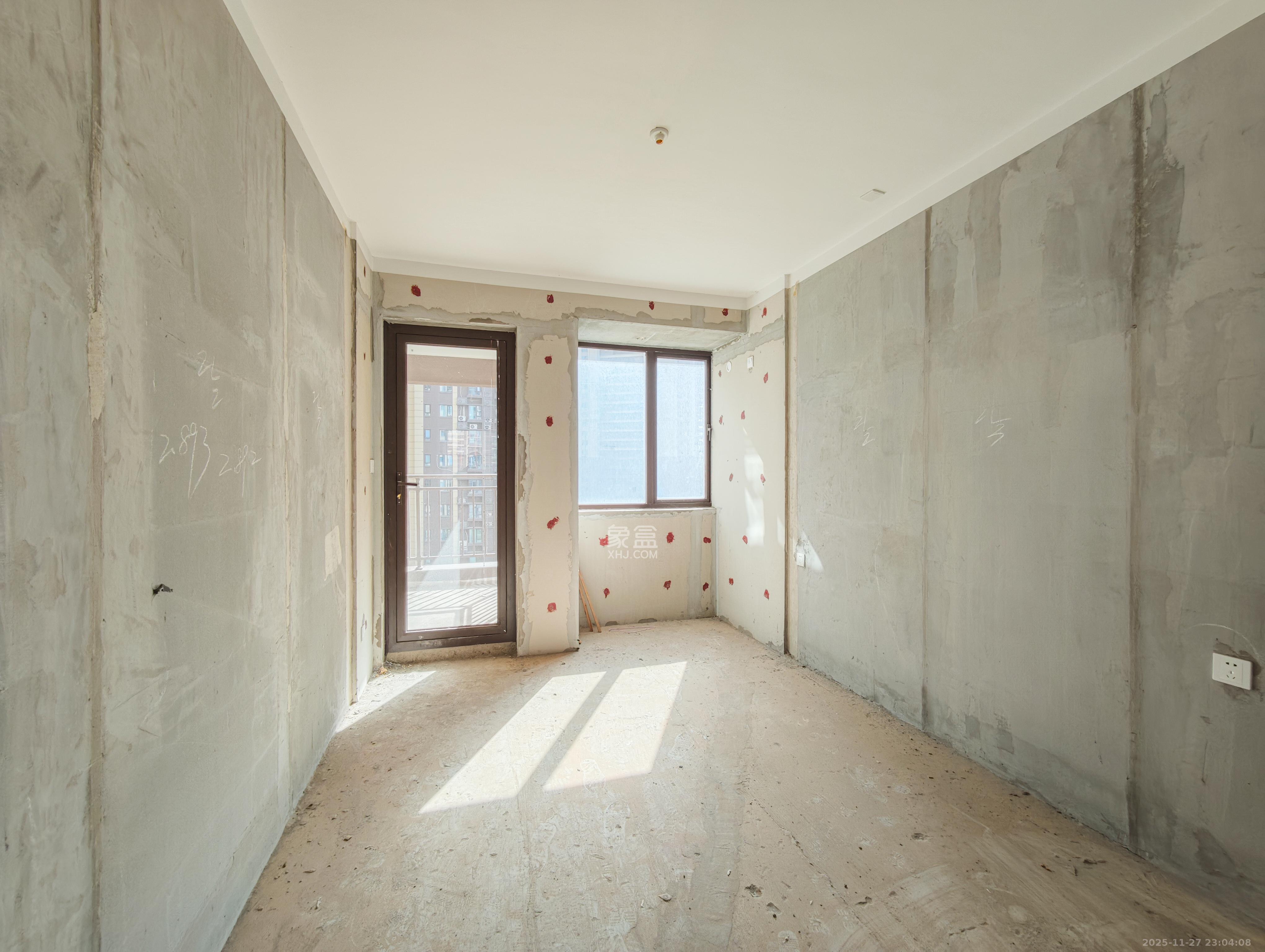 保利城(中航城国际社区、郡原美村) 4室2厅2卫 130.0万 保利城(中航城国际社区、郡原美村) 4室2厅2卫 130.0万卧室