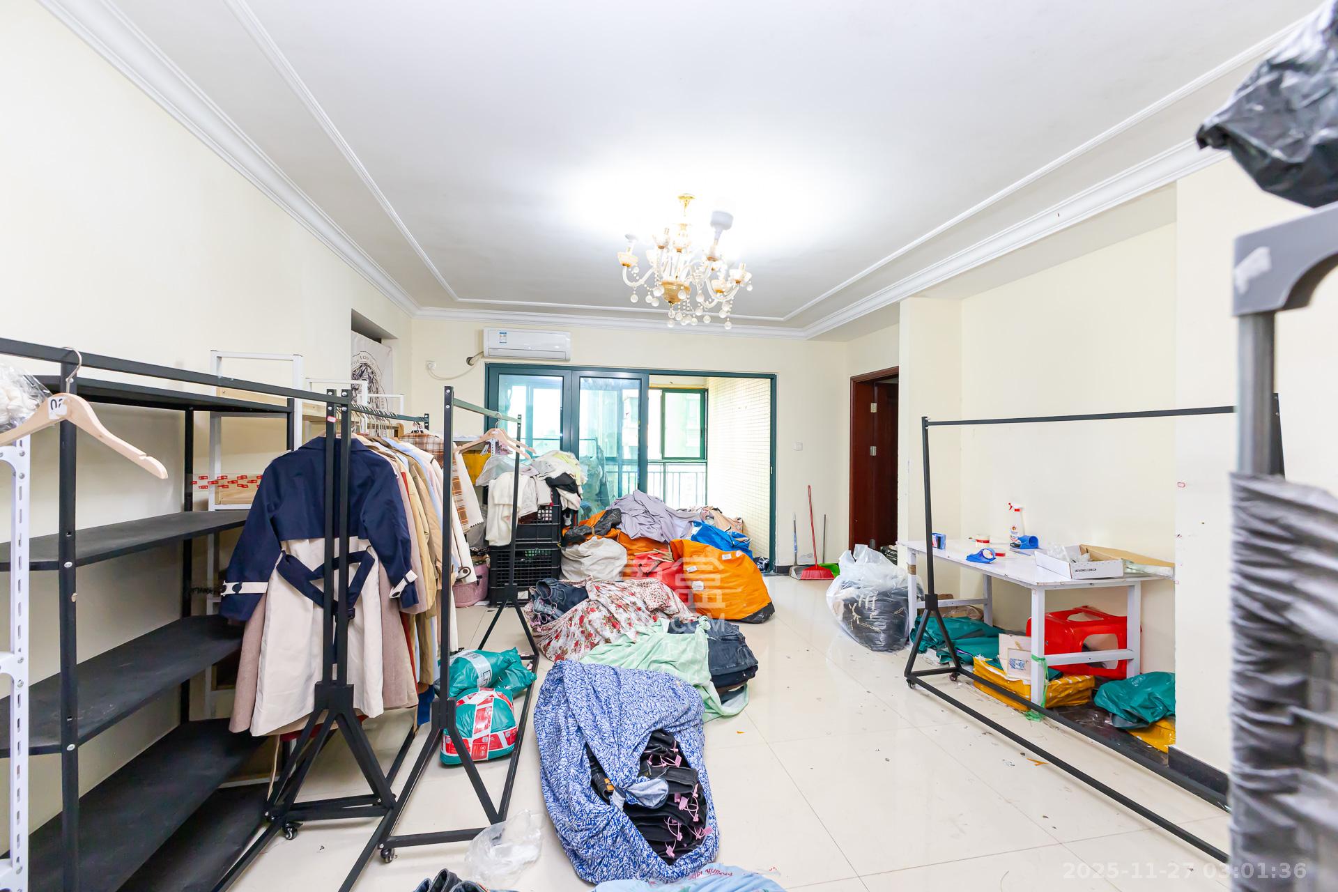 恒大名都 4室2厅4卫 140.0万 恒大名都 4室2厅4卫 140.0万客厅