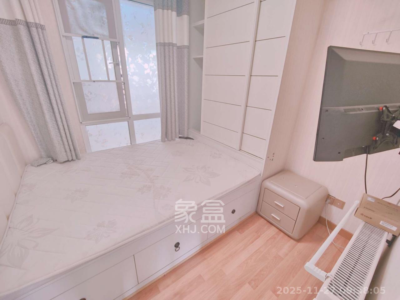 蓝光幸福满庭  3室2厅1卫    2500.0元/月室内图