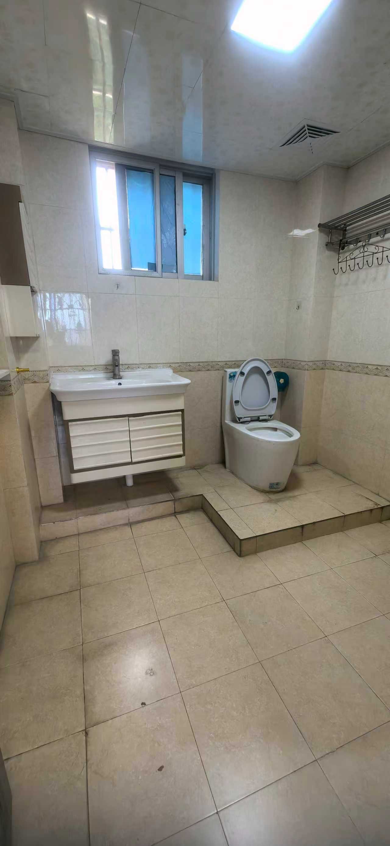 京江花园 3室2厅2卫 2600.0元/月 京江花园 3室2厅2卫 2600.0元/月室内图