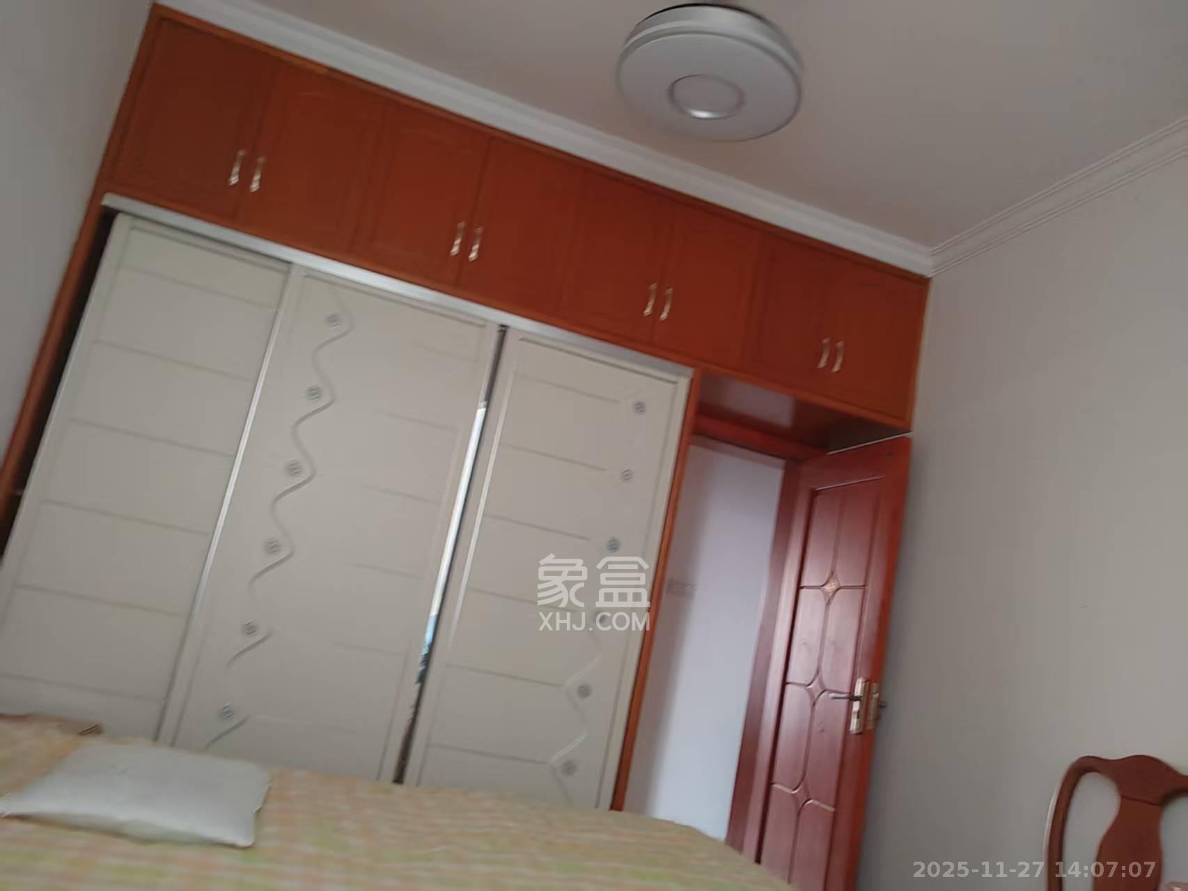 九华新城  3室2厅2卫    1800.0元/月