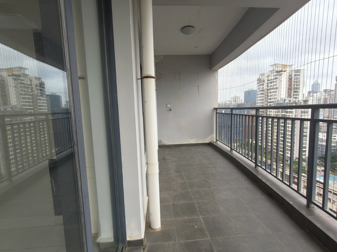 椰岛广场  2室2厅1卫    2700.0元/月室内图1