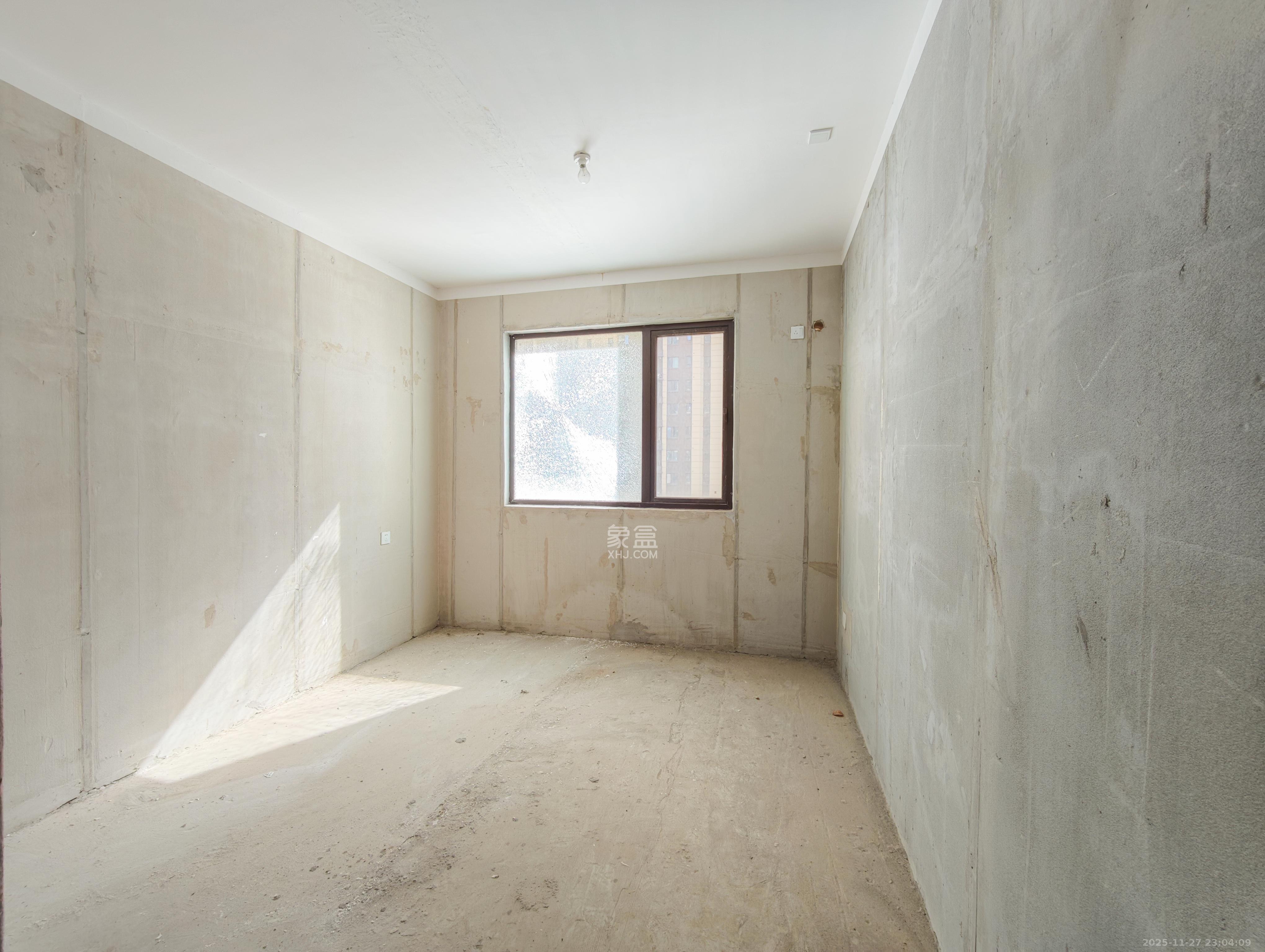 保利城(中航城国际社区、郡原美村) 4室2厅2卫 130.0万 保利城(中航城国际社区、郡原美村) 4室2厅2卫 130.0万卧室