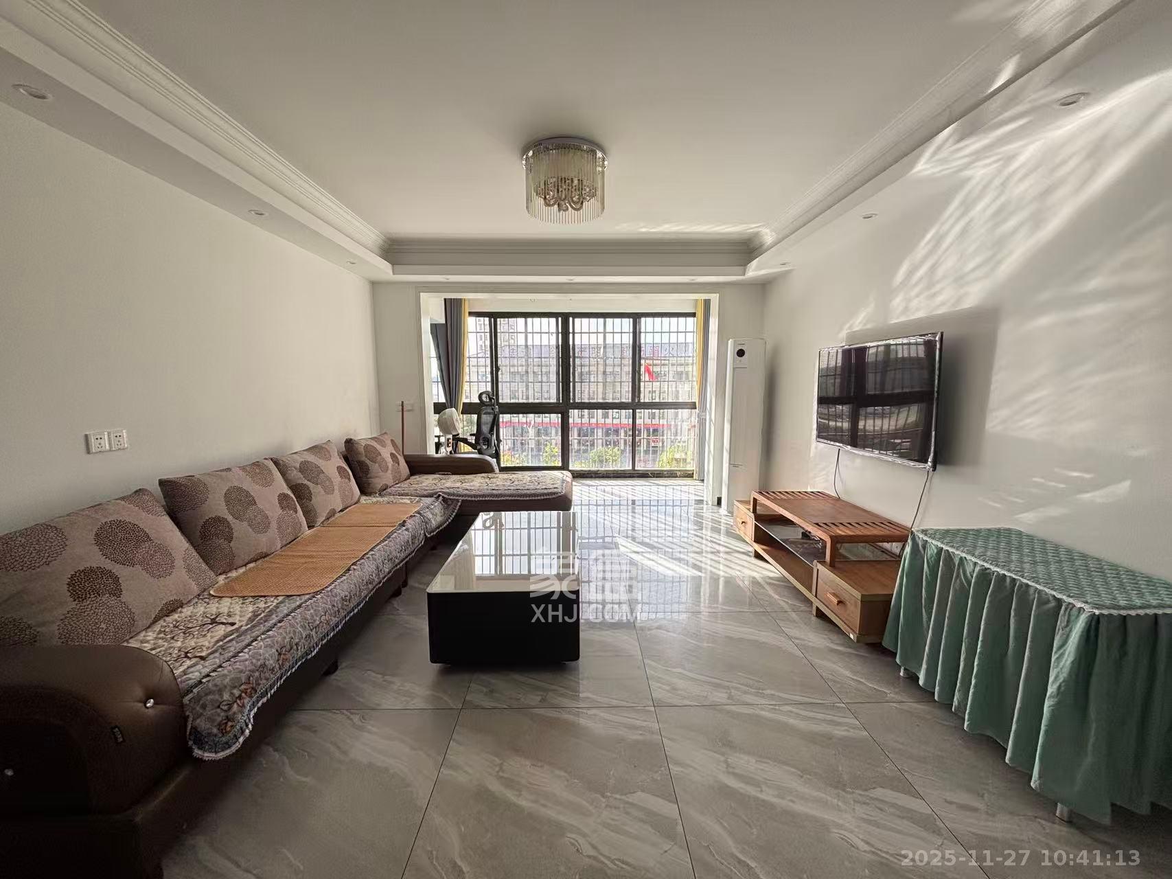 东方美地  3室2厅2卫    2500.0元/月