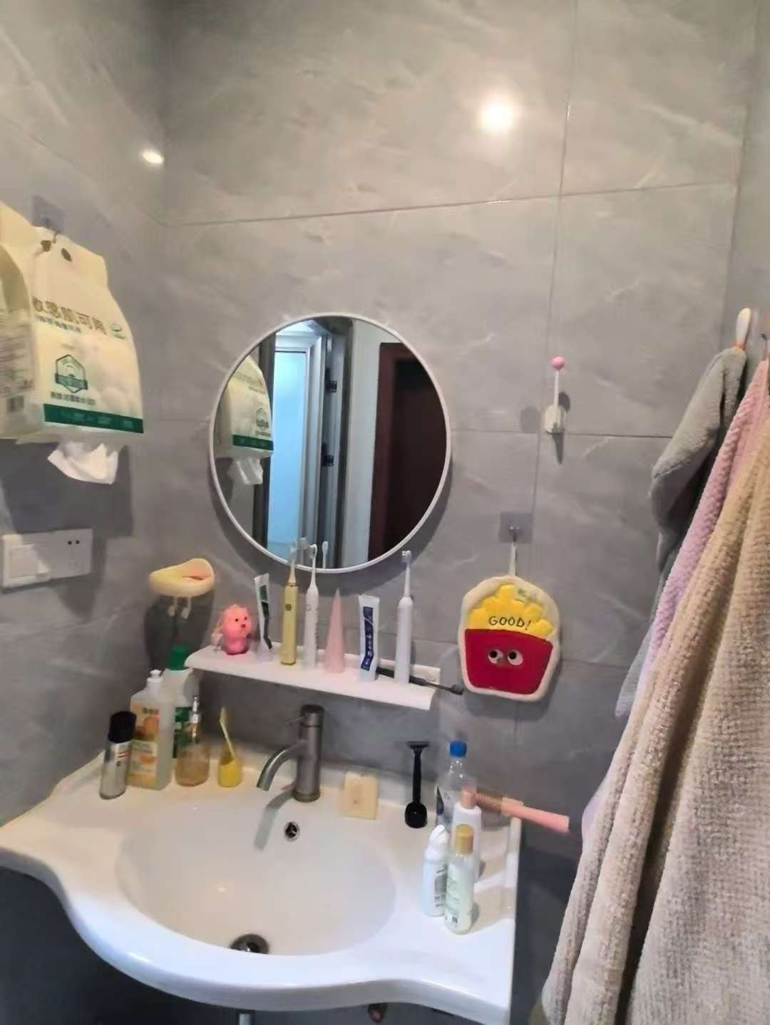 广达商住楼  2室1厅1卫    1800.0元/月室内图