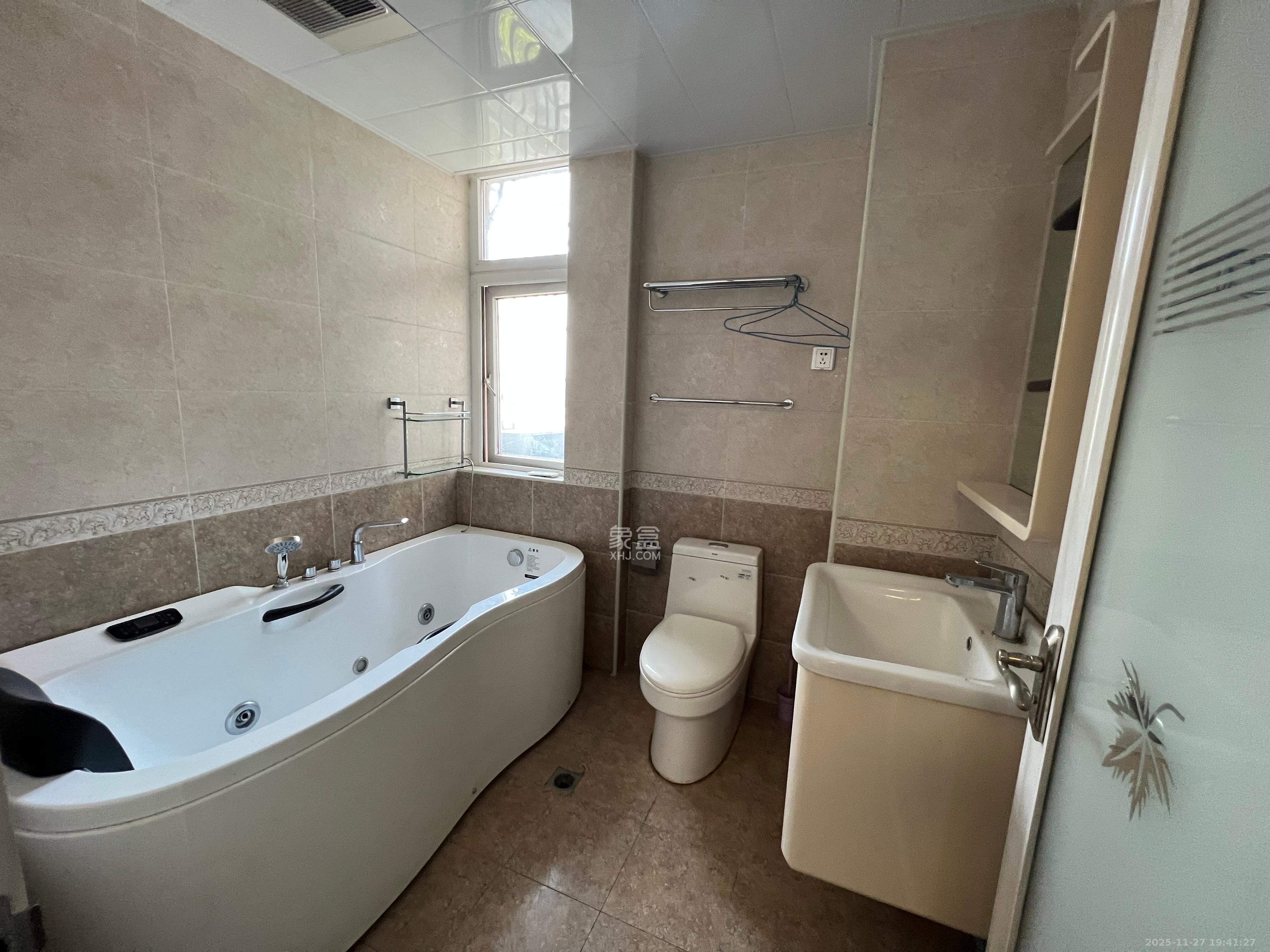 上河国际C区 3室2厅2卫 3200.0元/月 上河国际C区 3室2厅2卫 3200.0元/月室内图