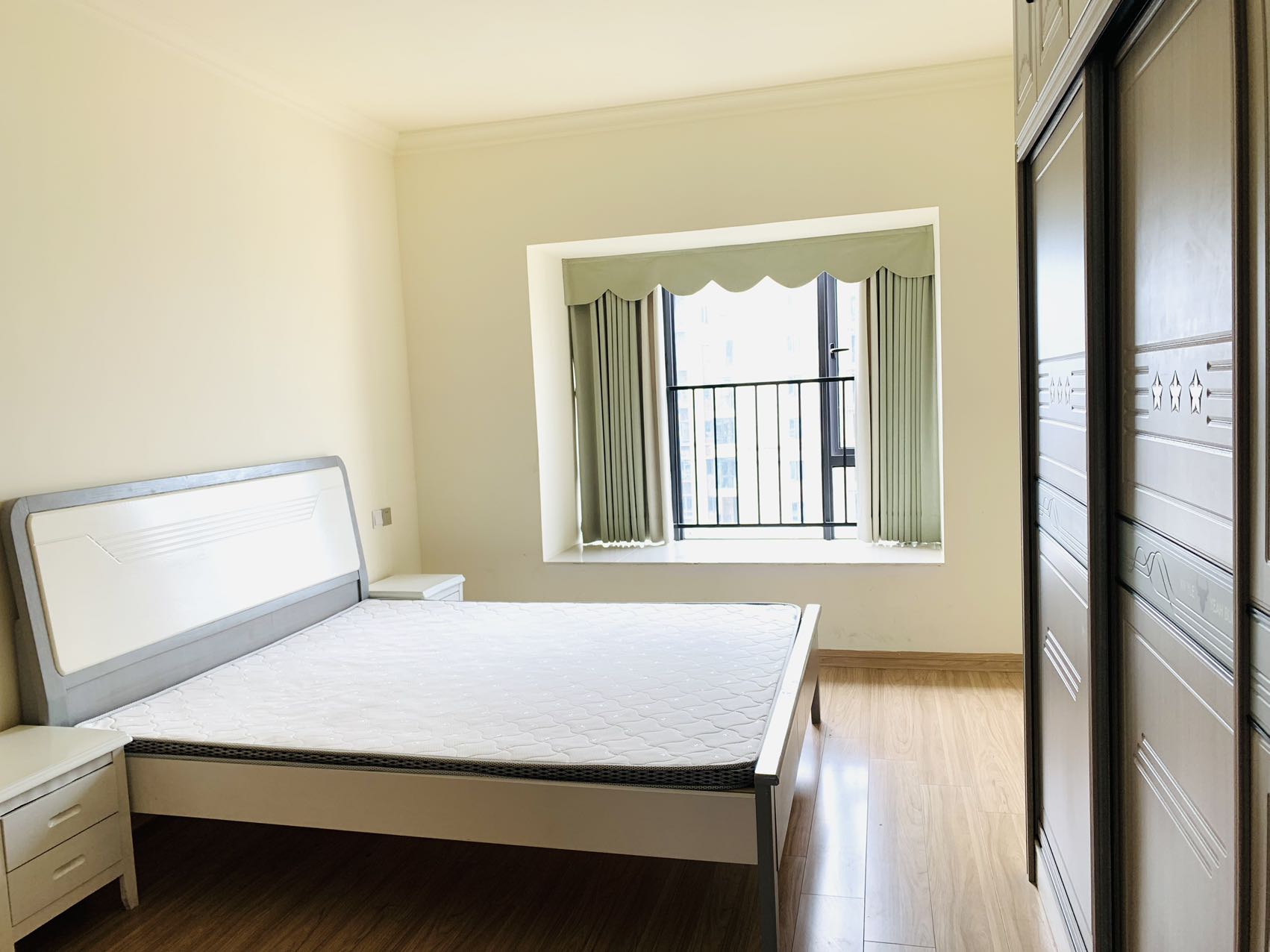 碧桂园梓山府  3室2厅2卫    2000.0元/月室内图