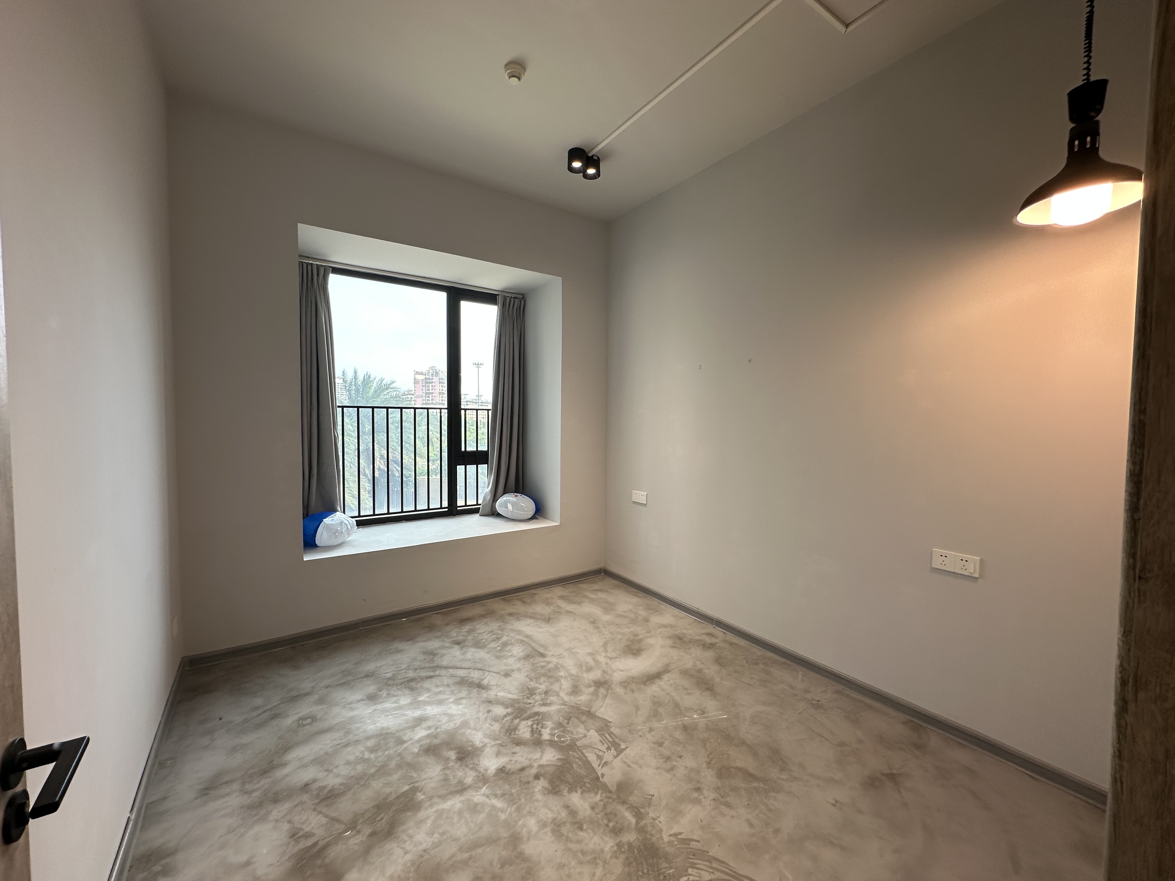 富力首府  4室2厅3卫    400.0万客厅