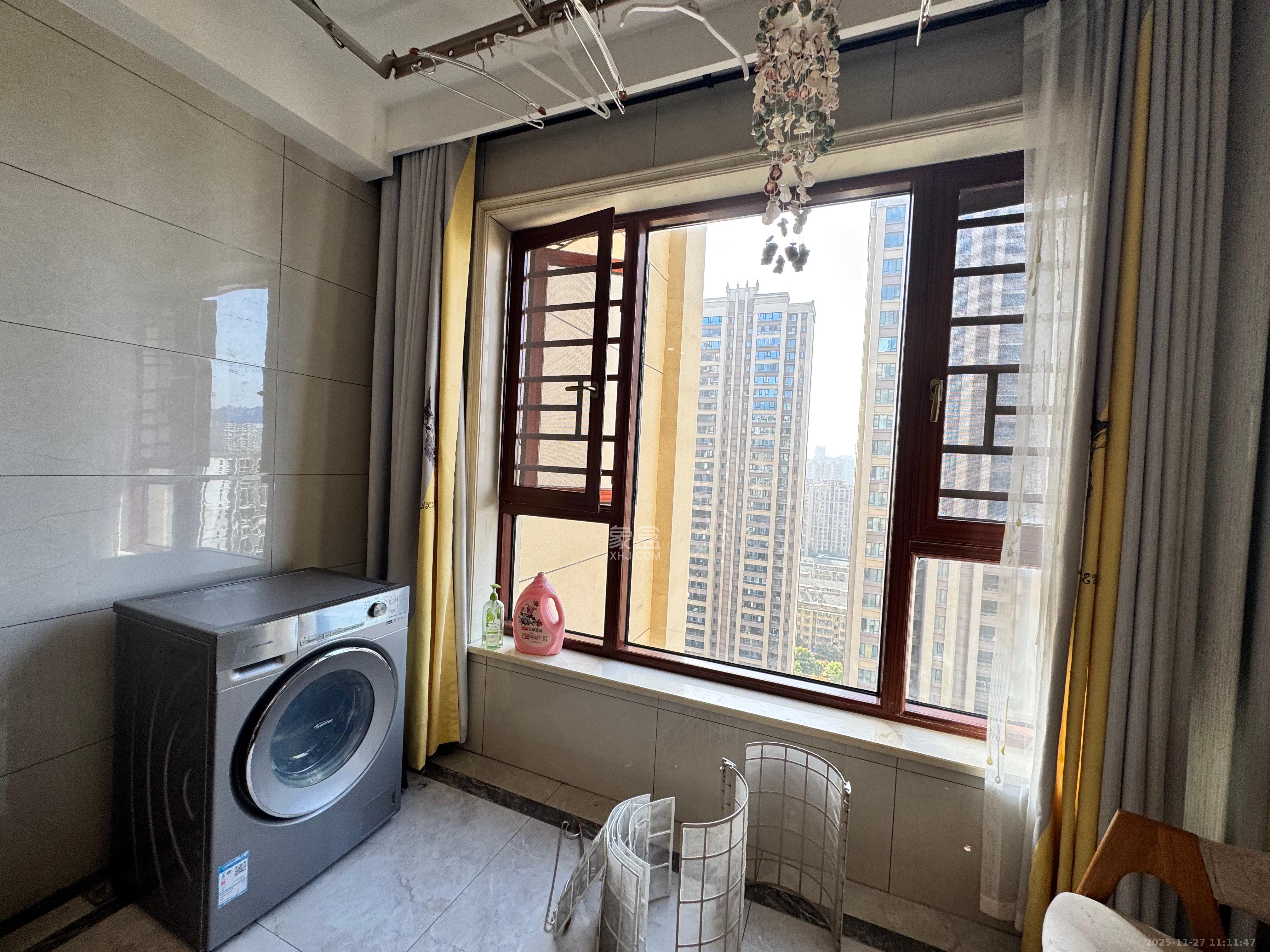 阳光城尚东湾青云苑 3室2厅2卫 2800.0元/月 阳光城尚东湾青云苑 3室2厅2卫 2800.0元/月室内图