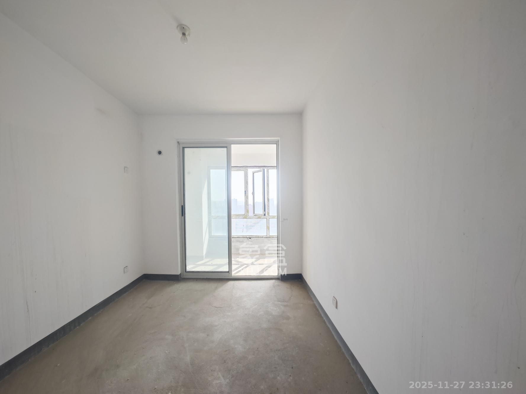 五矿万境水岸二期（五矿万境水岸和苑）  4室2厅2卫    187.0万卧室