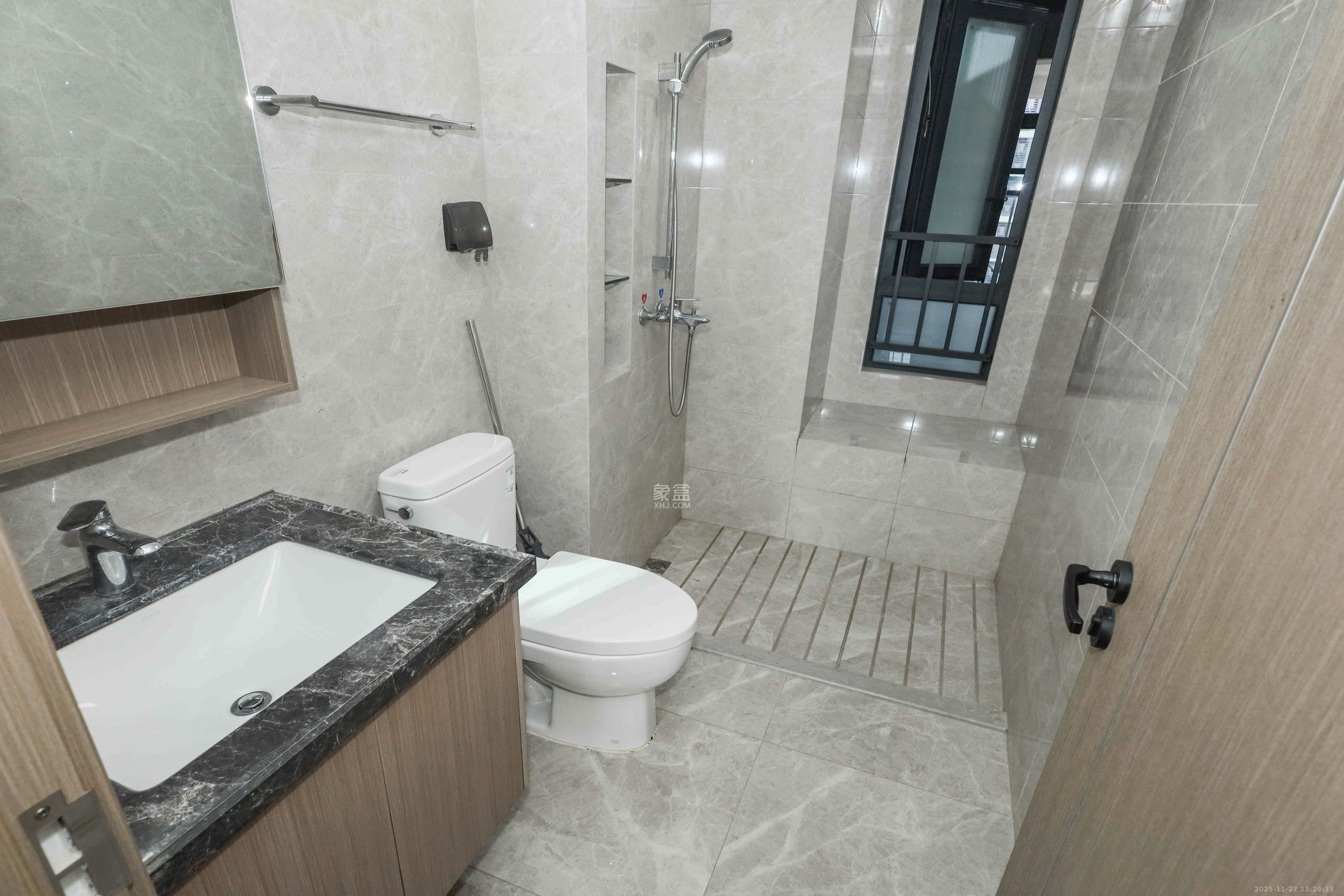 中海麓山境南区  3室2厅2卫    2600.0元/月室内图