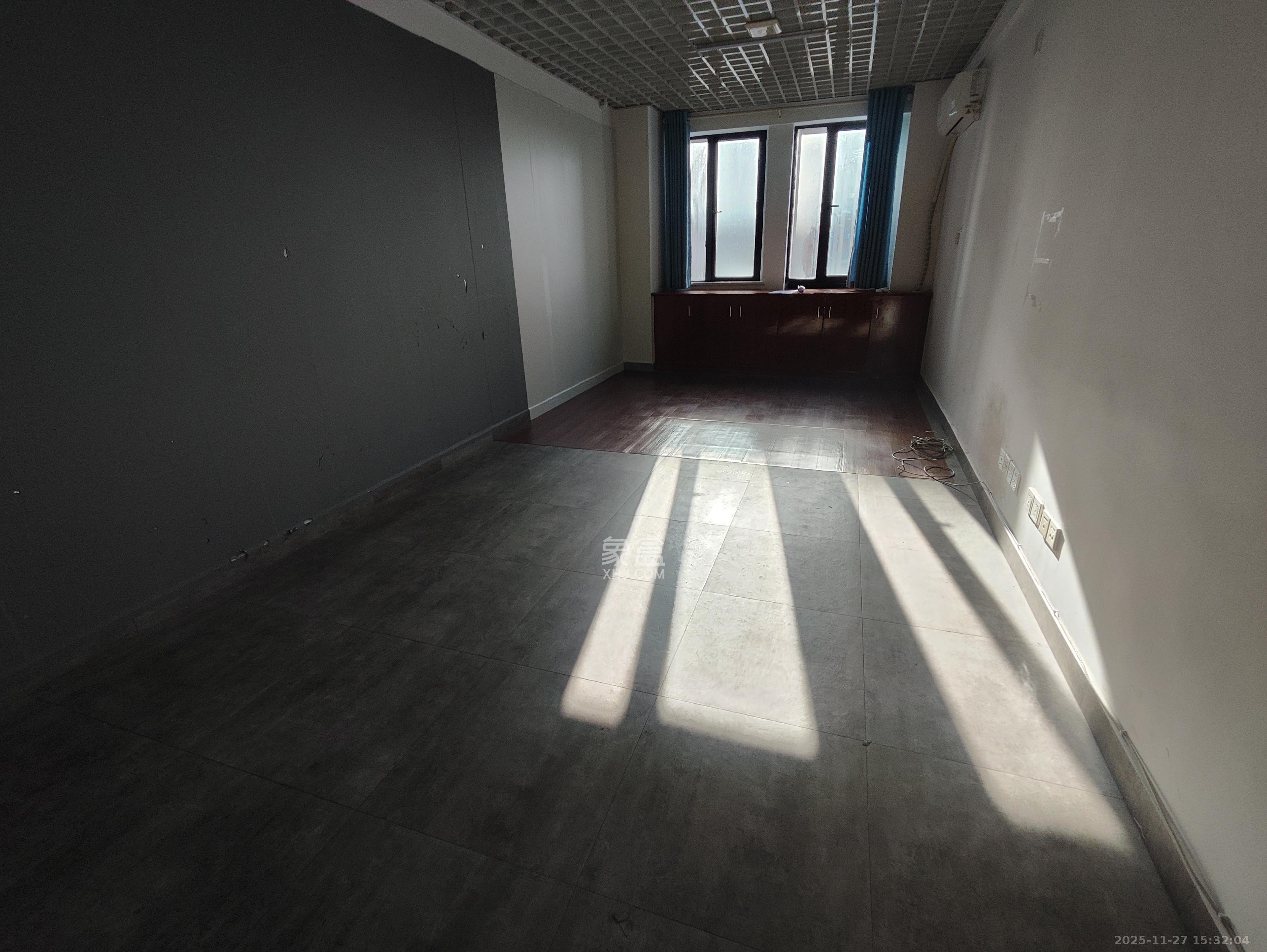 长房天翼未来城  1室1厅1卫    1500.0元/月