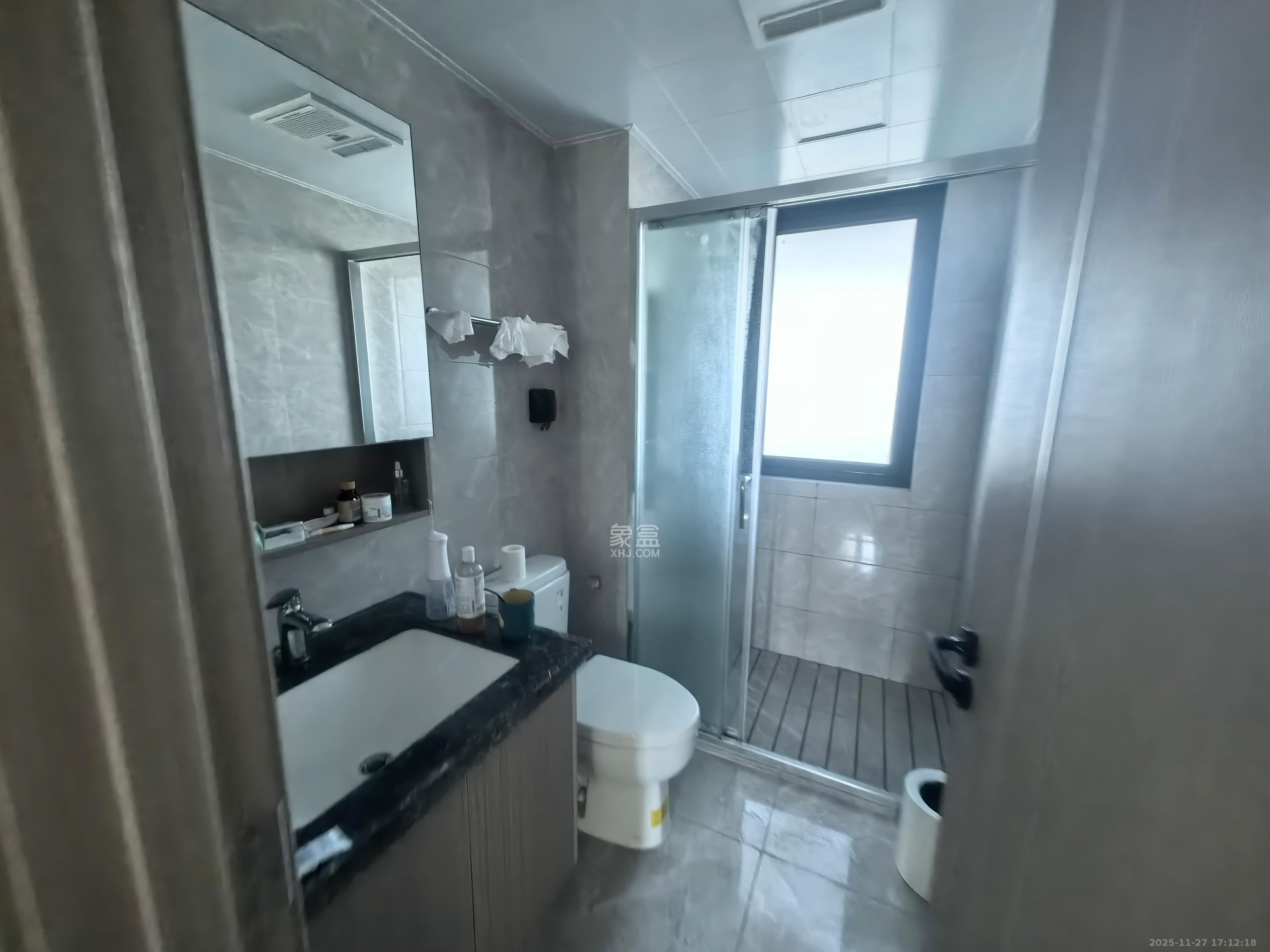 中海麓山境南区 3室2厅2卫 2700.0元/月 中海麓山境南区 3室2厅2卫 2700.0元/月室内图