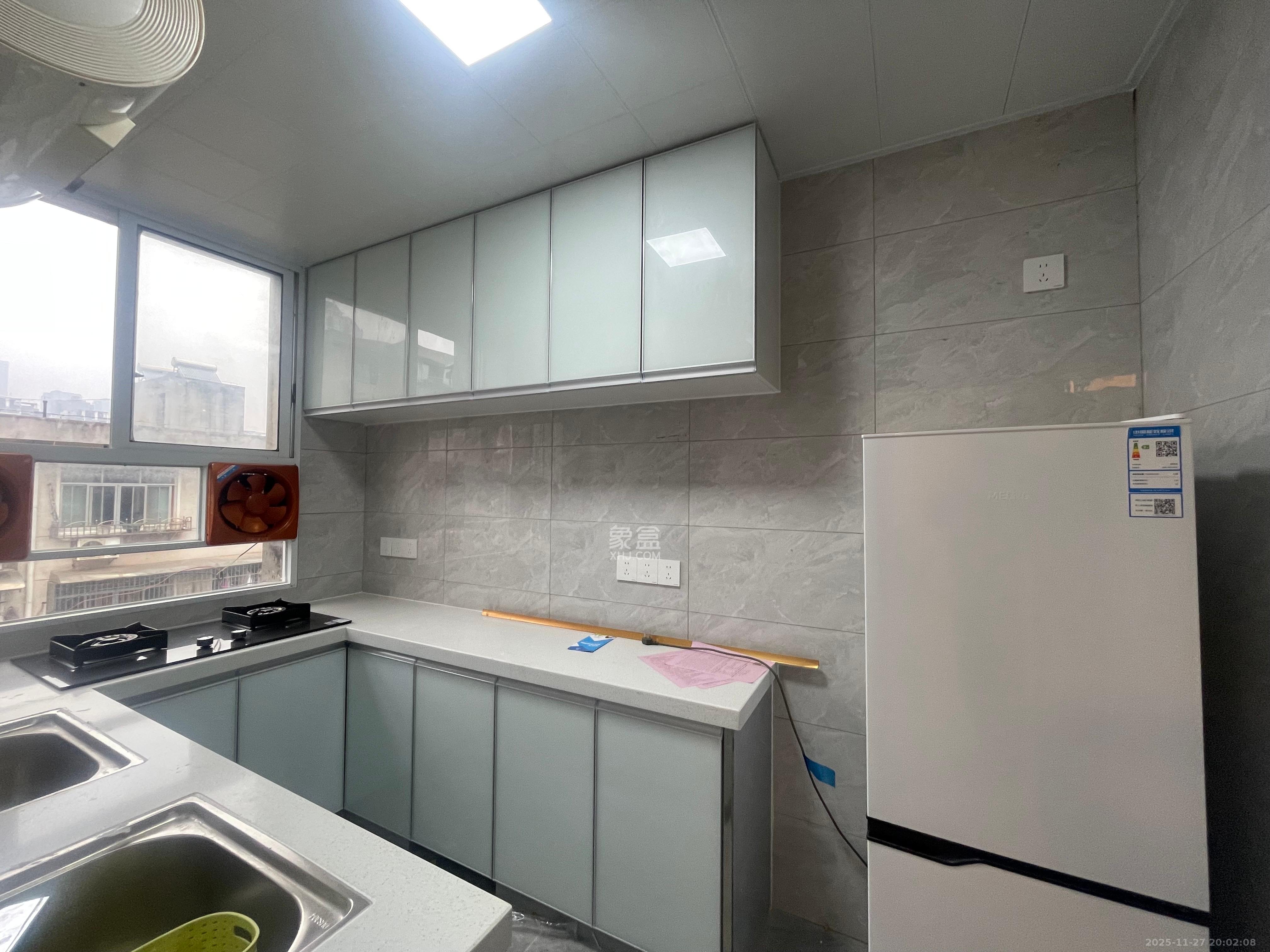 十五中单位宿舍  1室0厅0卫    2000.0元/月室内图