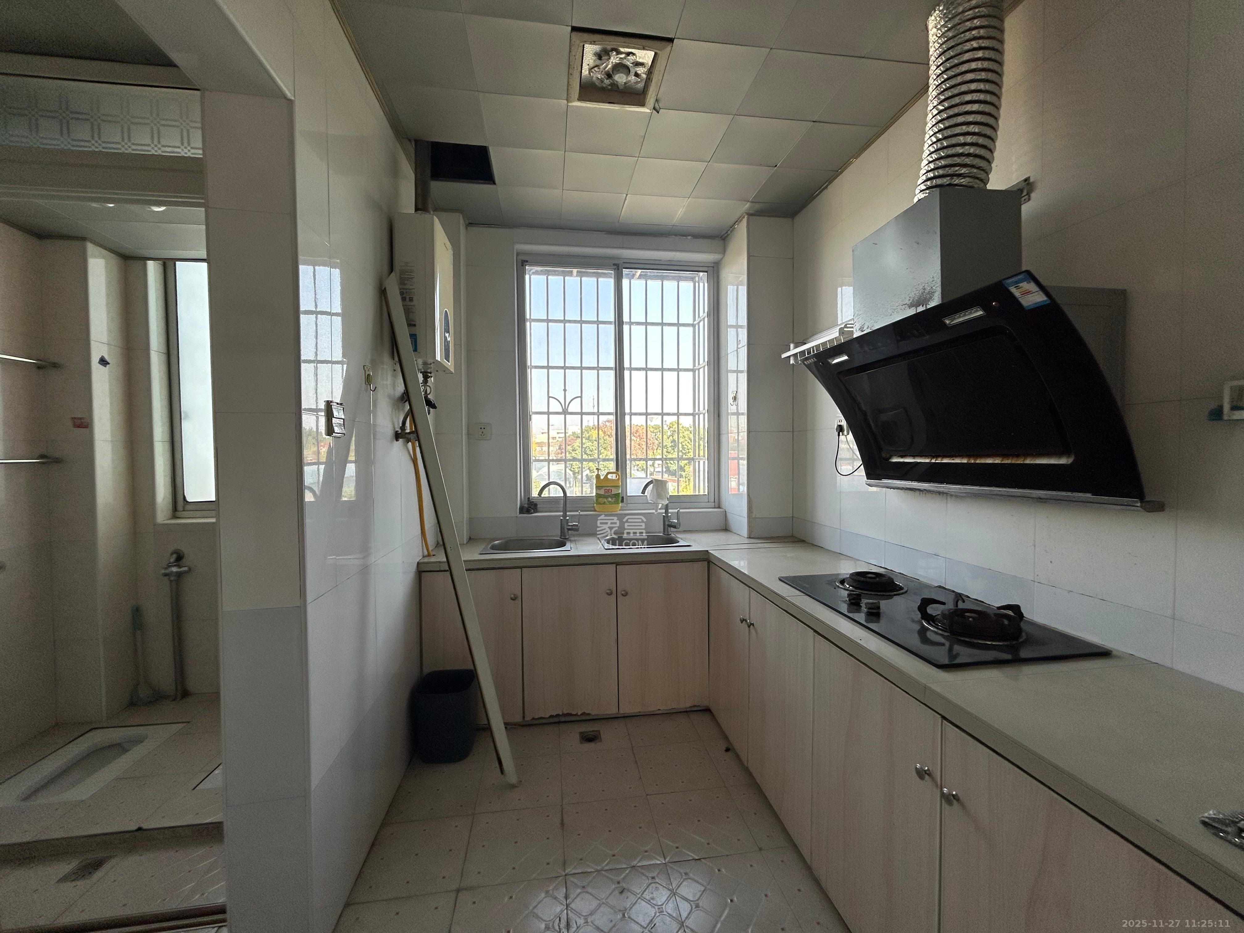 泉水塘小区  3室2厅1卫    1700.0元/月室内图