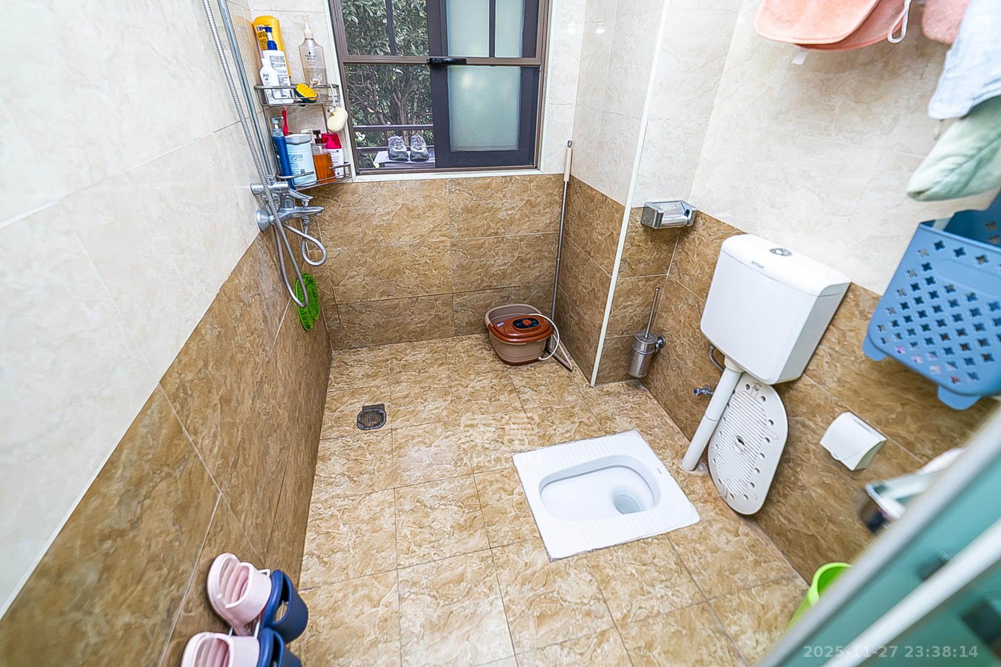 第六都(陆都小区) 3室2厅2卫 168.8万 第六都(陆都小区) 3室2厅2卫 168.8万卫生间