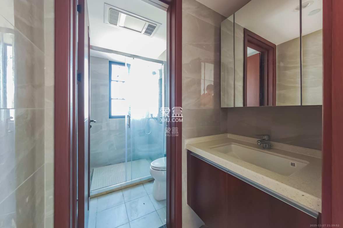 绿地长沙城际空间站(绿地新里佳苑) 4室2厅2卫 138.0万 绿地长沙城际空间站(绿地新里佳苑) 4室2厅2卫 138.0万卫生间