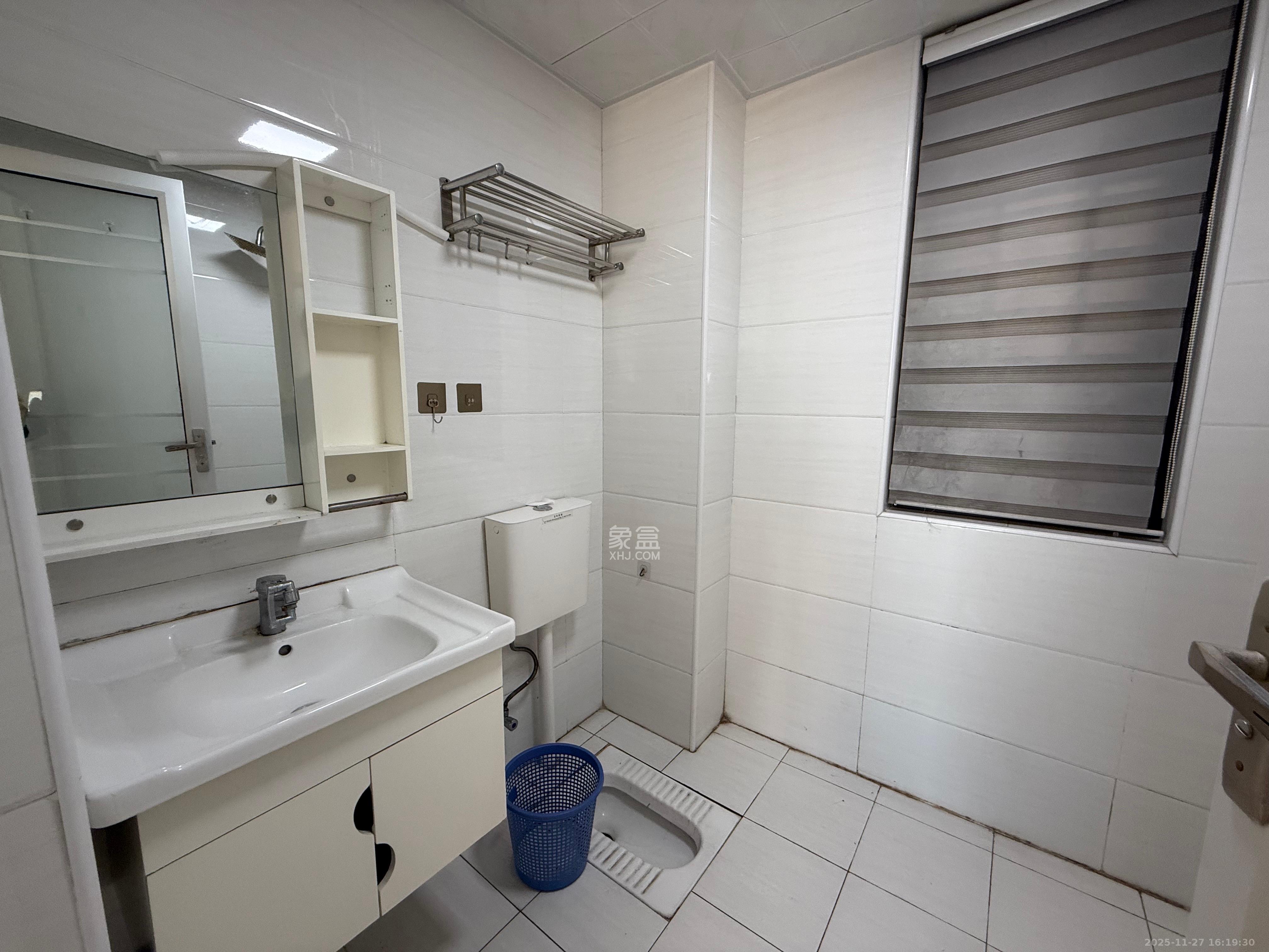 华润置地广场二期  3室2厅2卫    2000.0元/月室内图