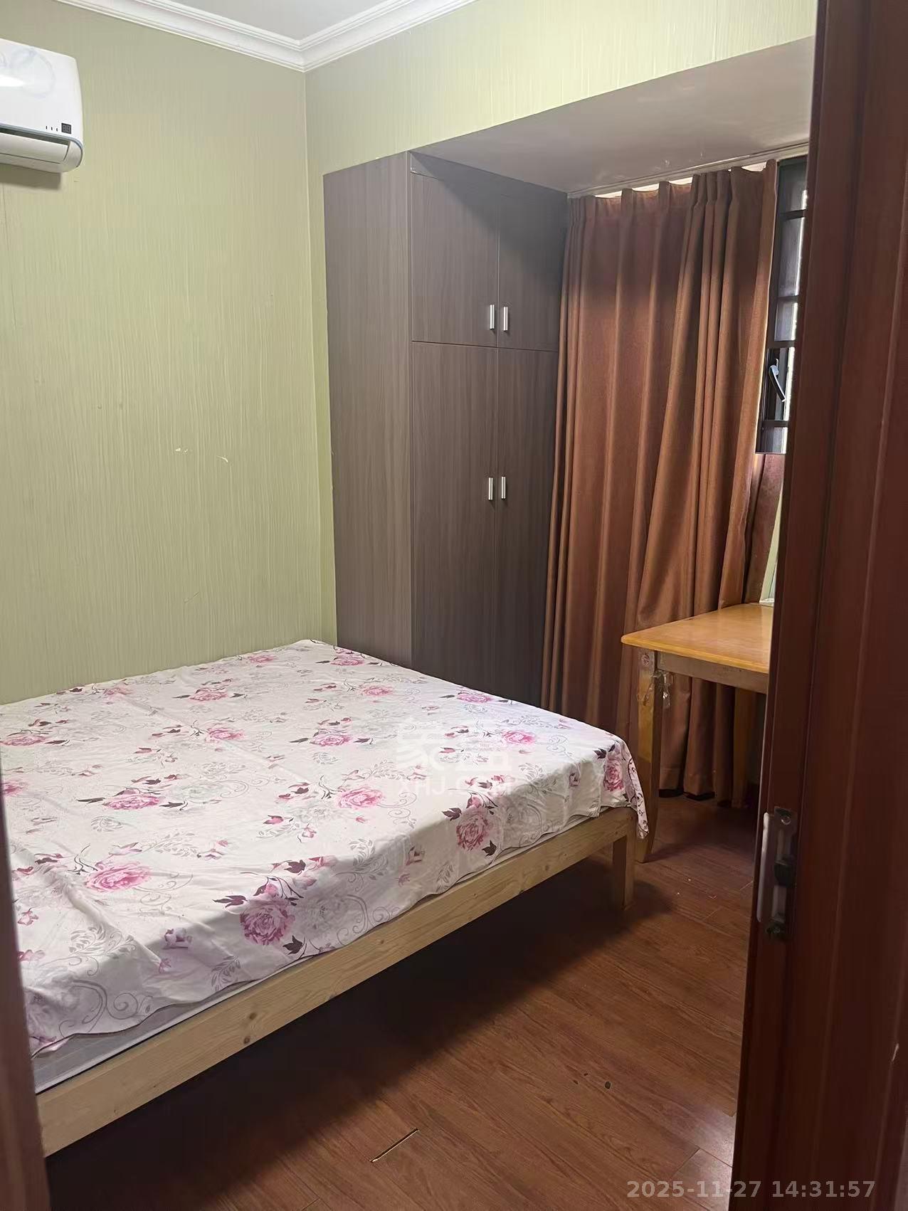 万科城市花园  3室2厅1卫    2200.0元/月室内图1