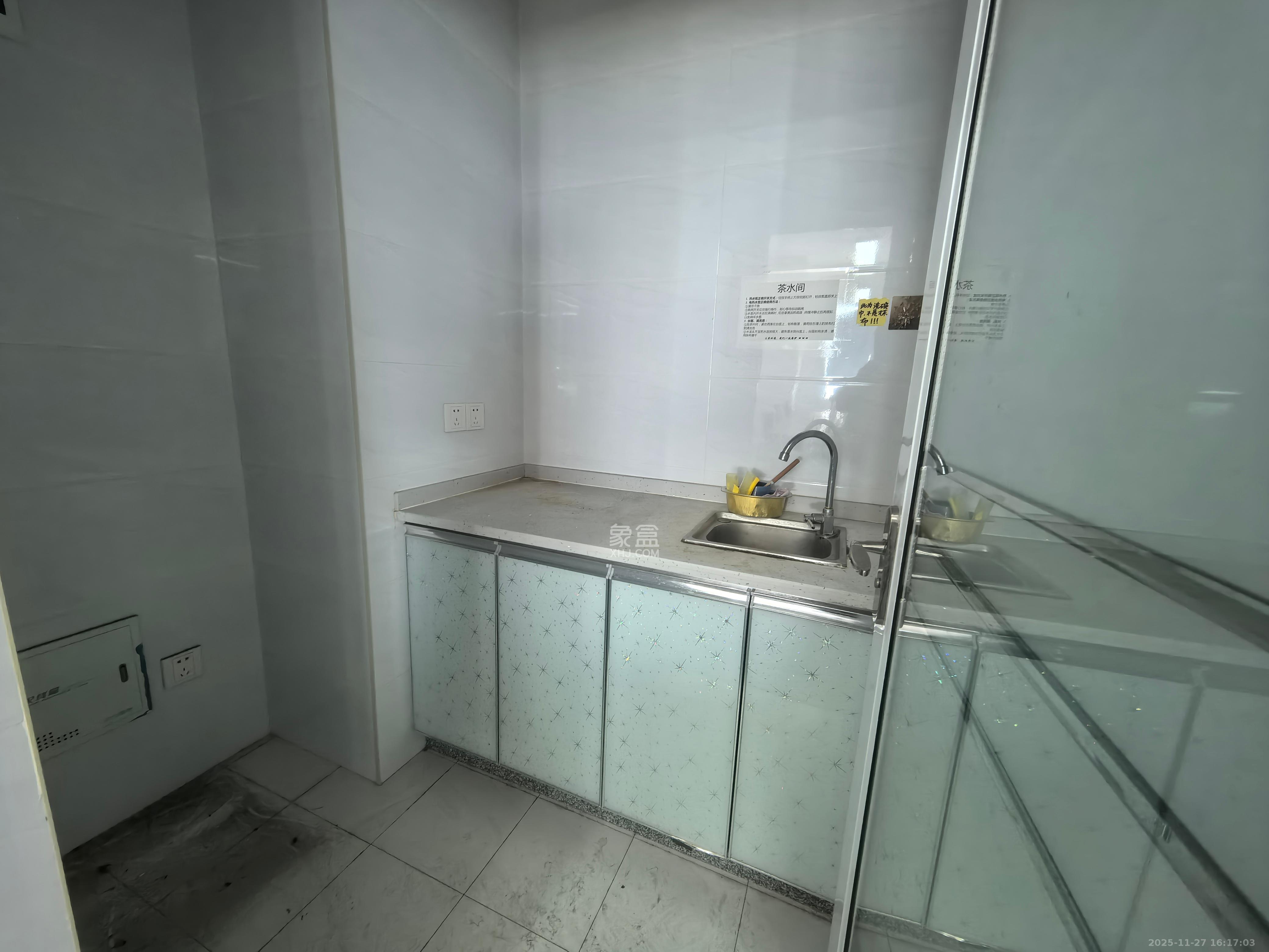 兴旺双铁城   52.0㎡      5000.0元/月室内图