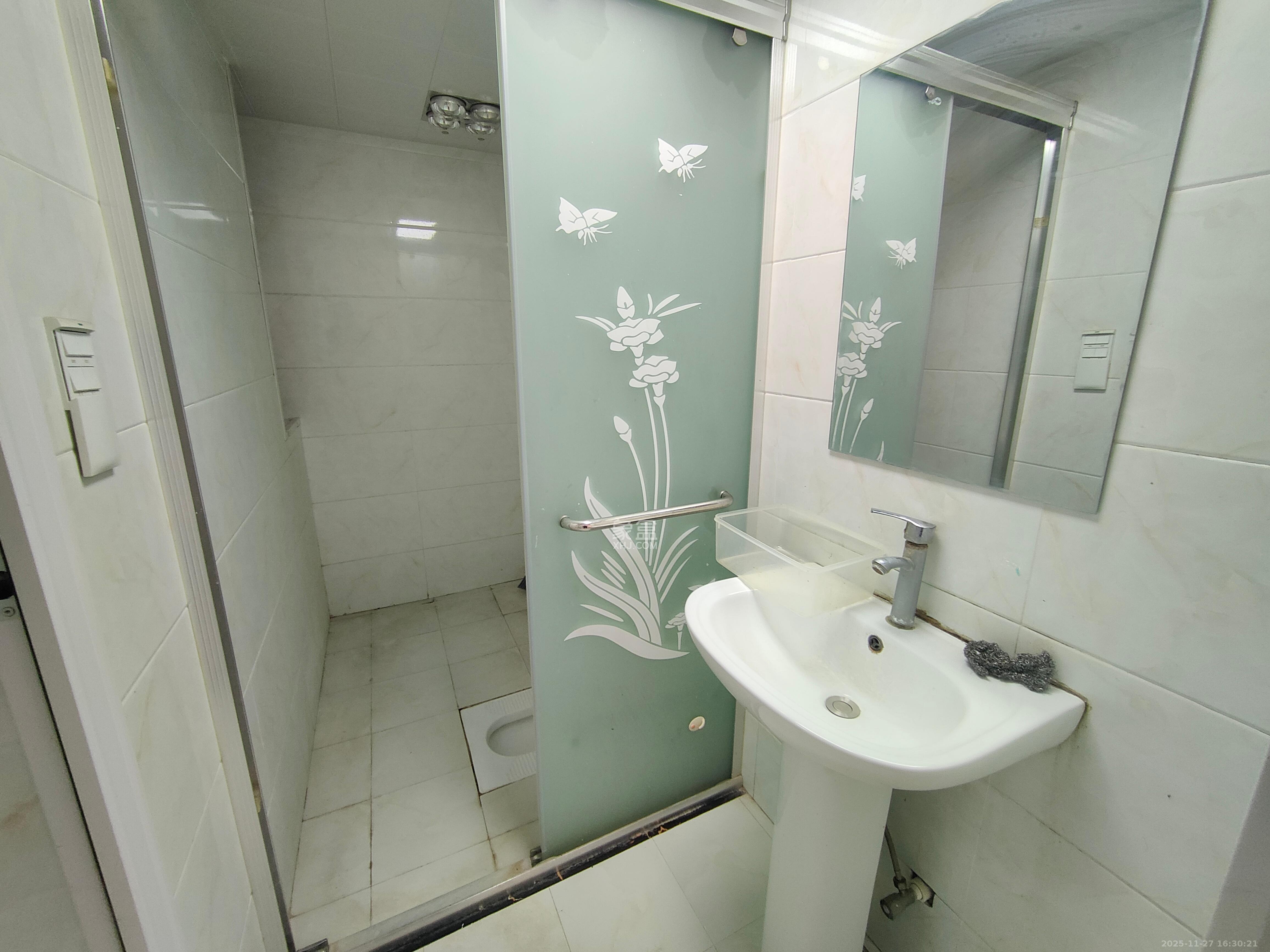 新新花园  2室2厅1卫    2000.0元/月室内图