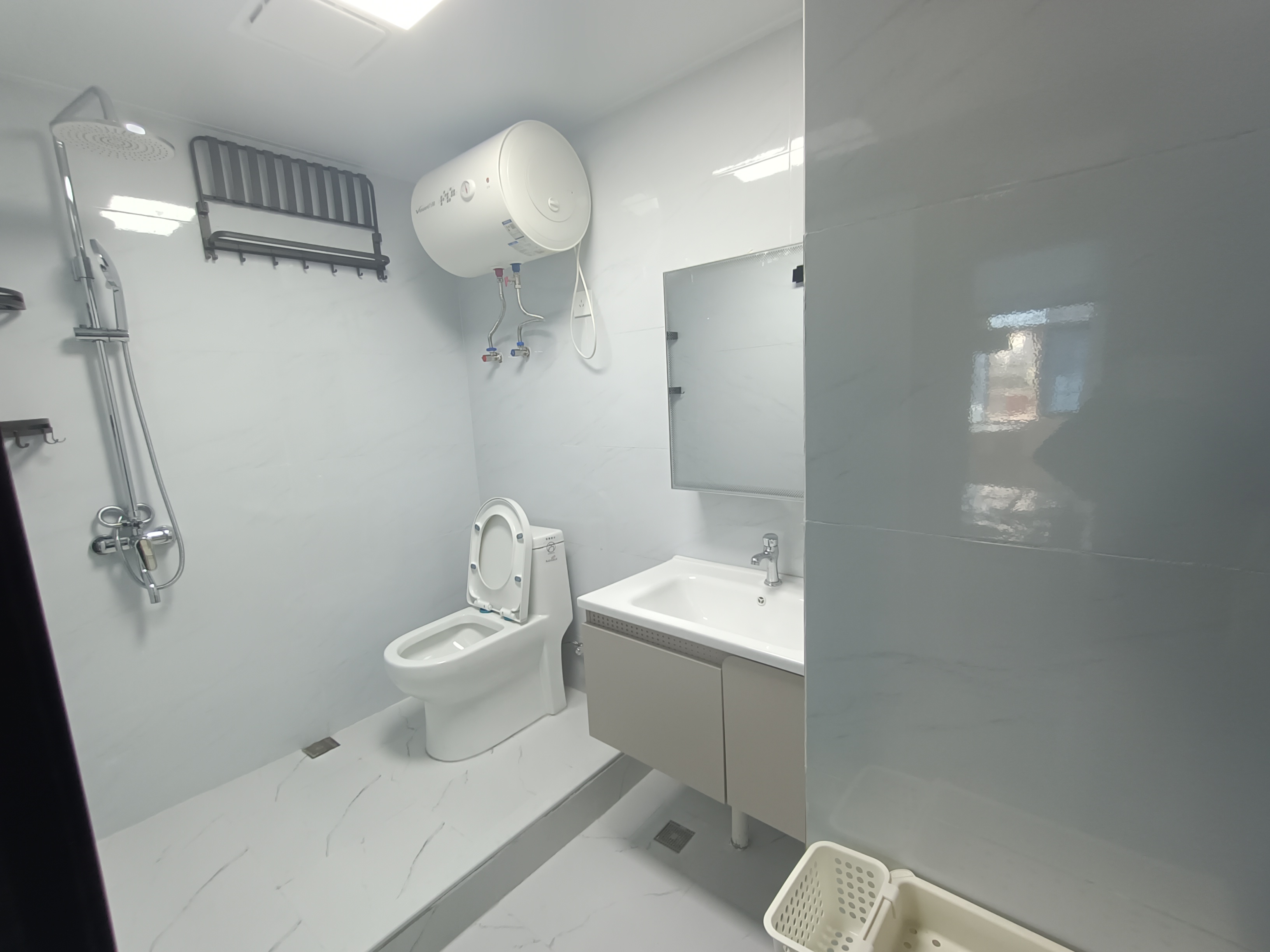 百金城小区 1室1厅1卫 1600.0元/月 百金城小区 1室1厅1卫 1600.0元/月室内图