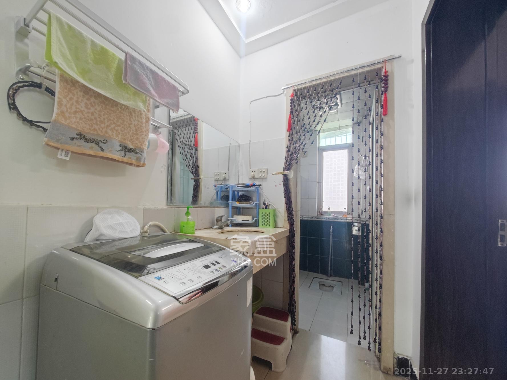 红星建材交易大市场  1室0厅0卫    66.8万卫生间