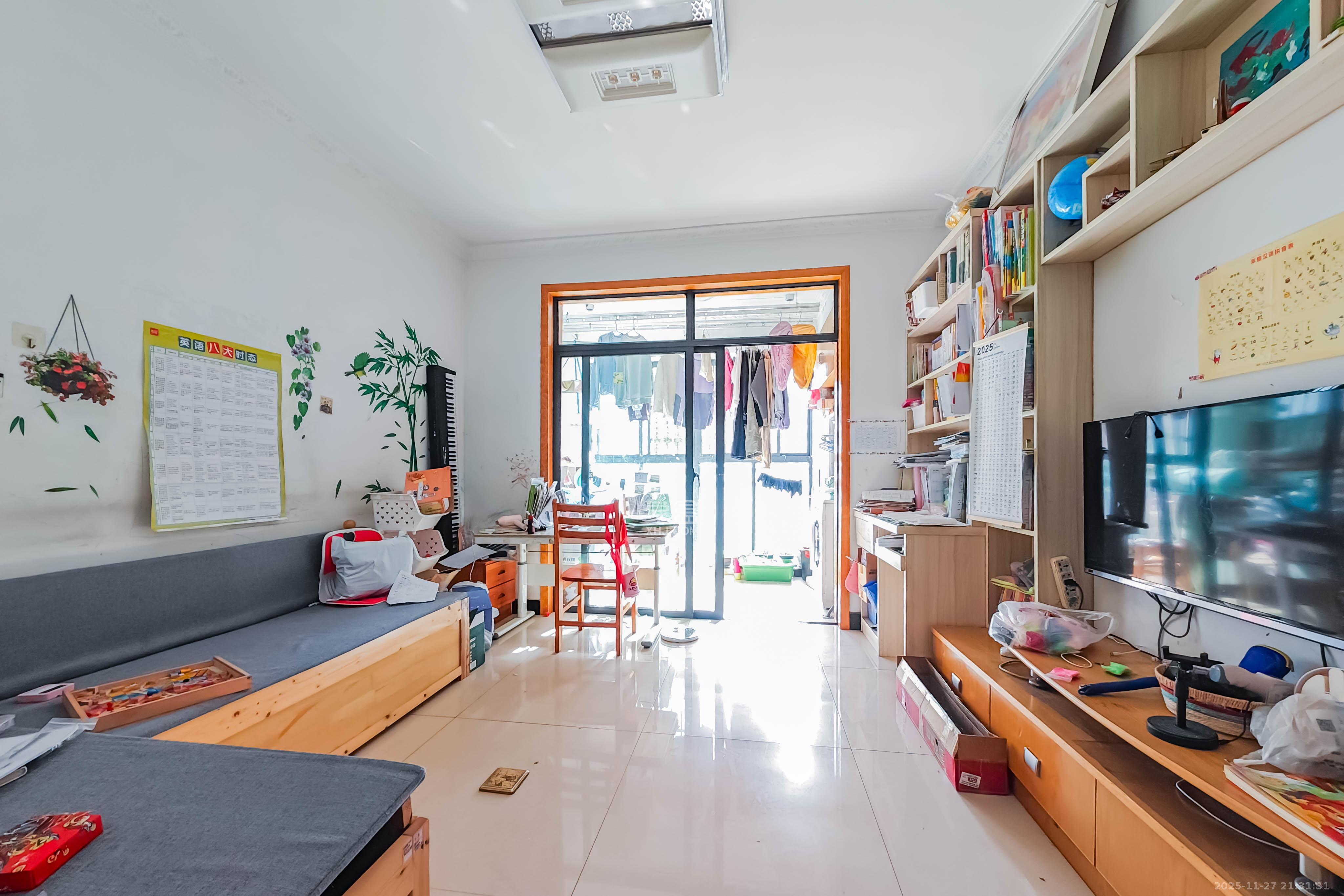 优山美地  2室2厅1卫    60.0万客厅