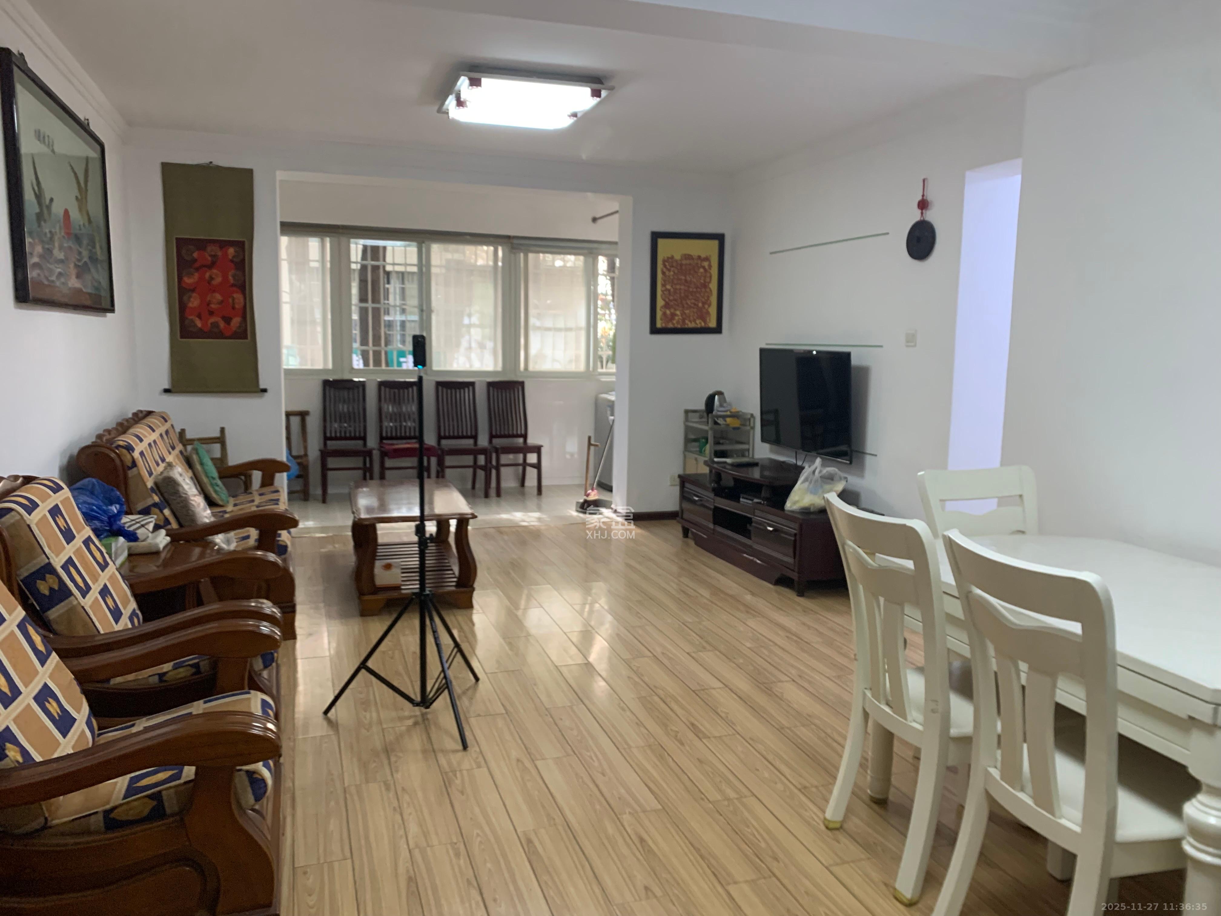 麓谷锦和园  3室2厅1卫    2000.0元/月