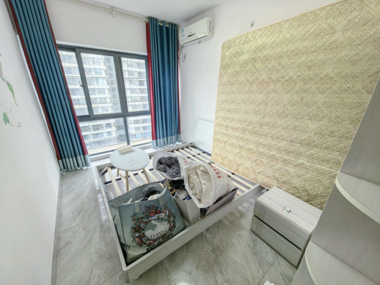 椰岛广场  1室1厅1卫    2500.0元/月室内图