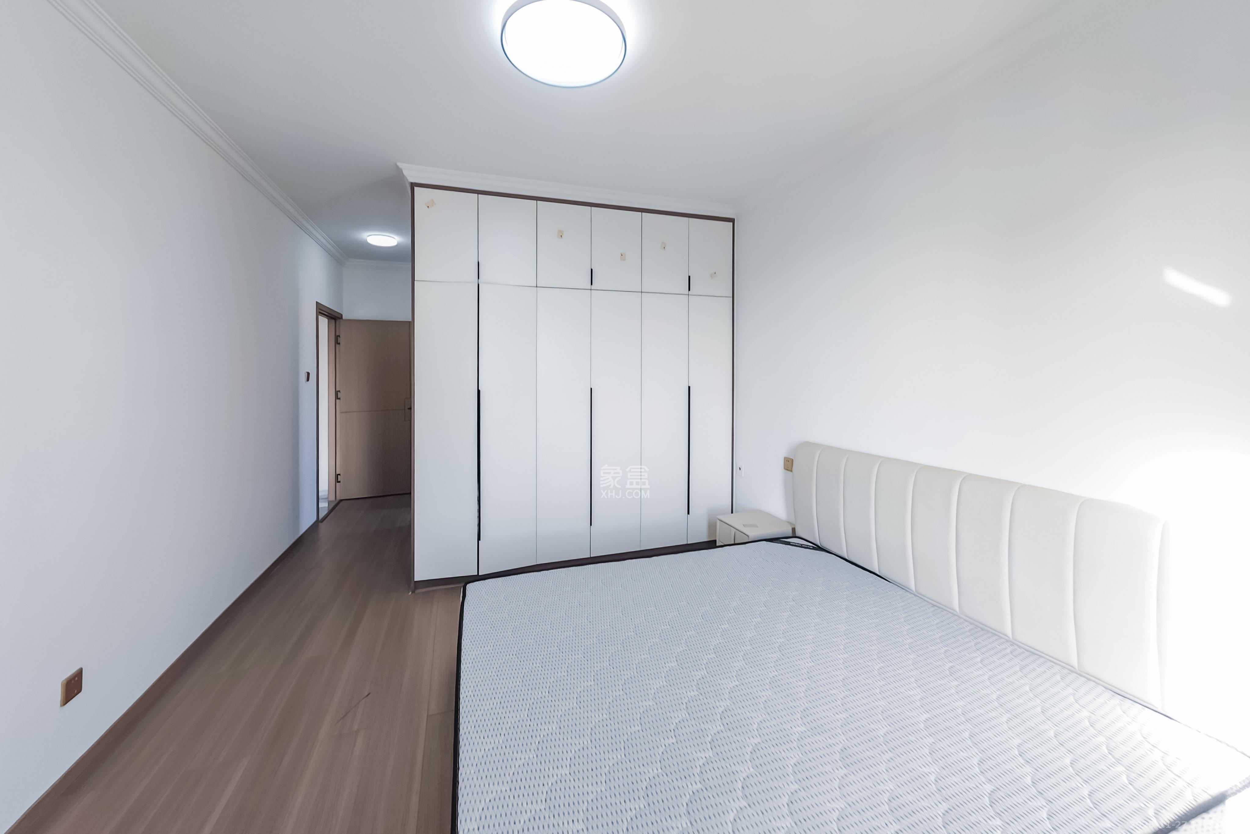 平吉上府  3室2厅2卫    135.0万卧室