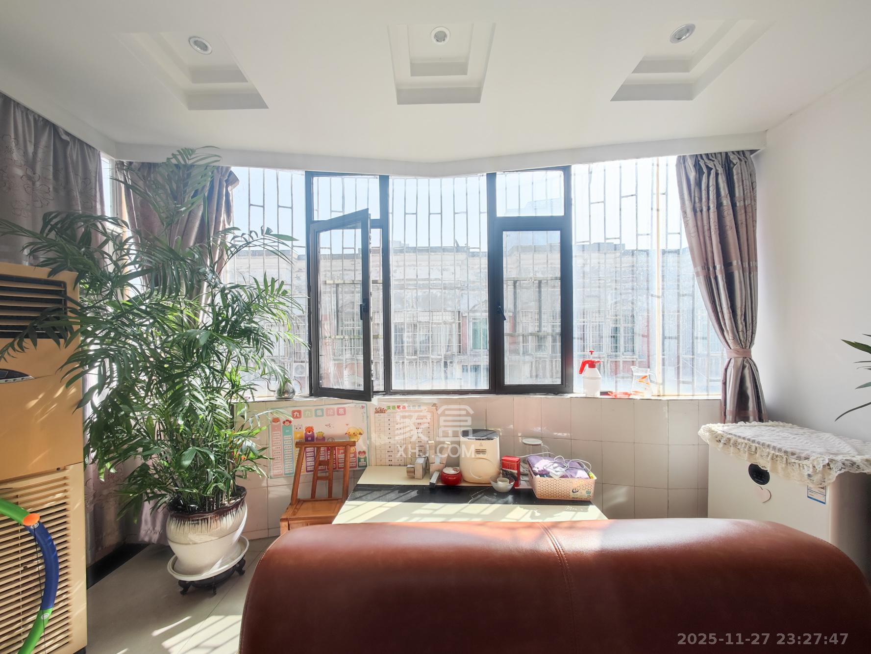 红星建材交易大市场 1室0厅0卫 66.8万 红星建材交易大市场 1室0厅0卫 66.8万阳台